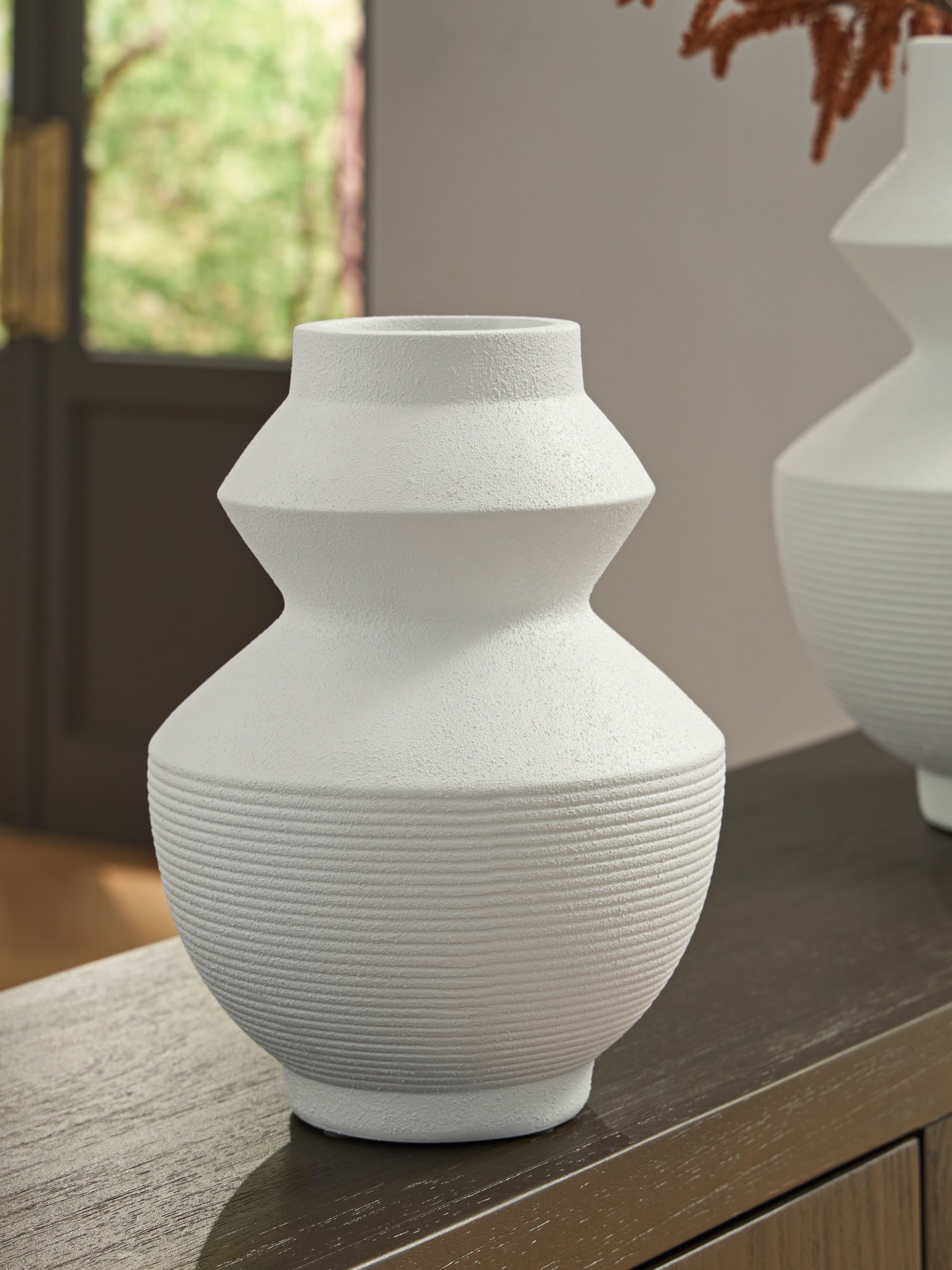 Elite Furniture Outlet - Ashley Furniture - Naveen Vase - Vase / White - A2000870