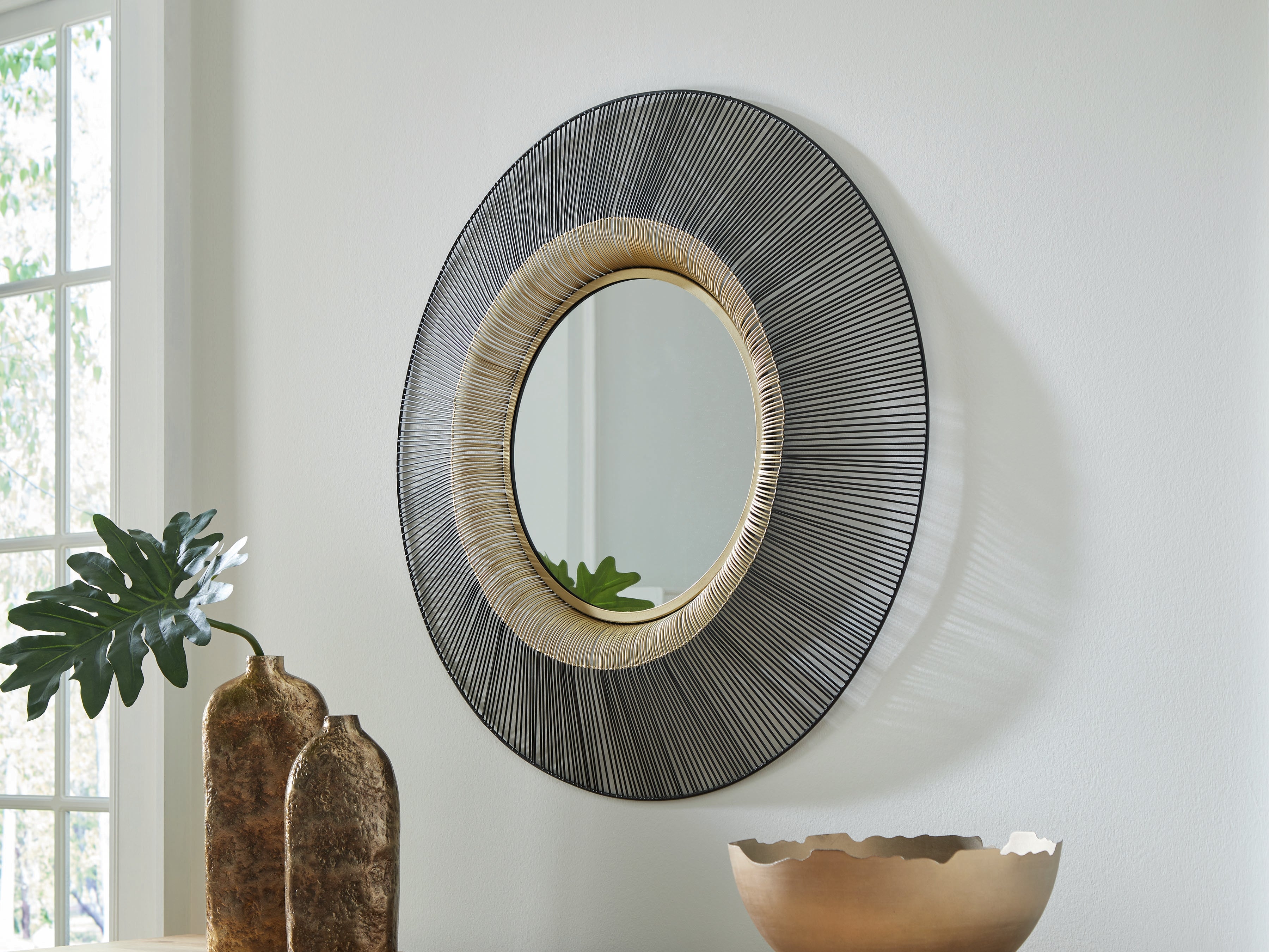 Elite Furniture Outlet - Ashley Furniture - Dallmen Mirror - Accent Mirror / Black/Gold Finish - A8010407