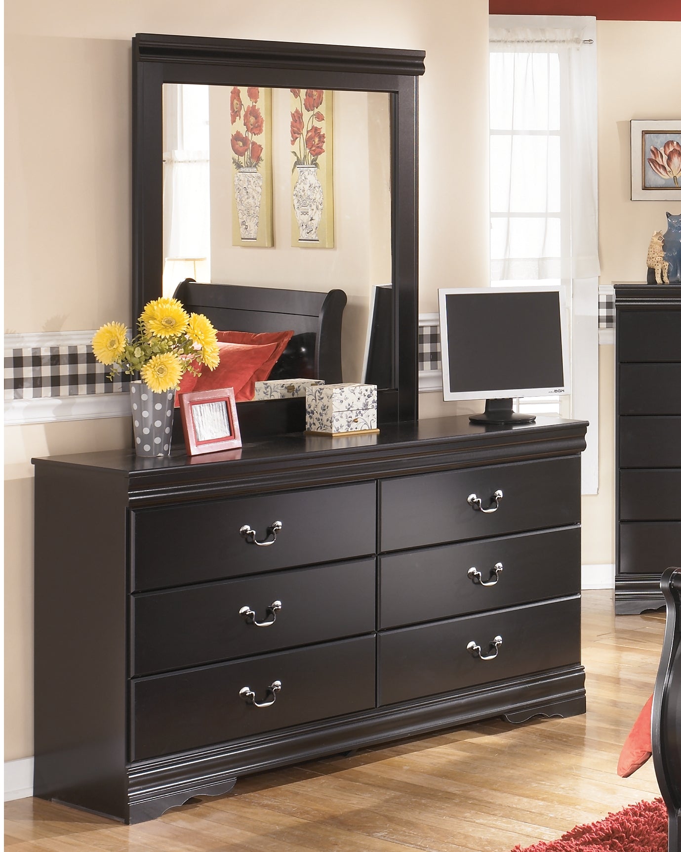 Elite Furniture Outlet - Ashley Furniture - Huey Vineyard Bedroom - Dresser and Mirror / Black - B128B1