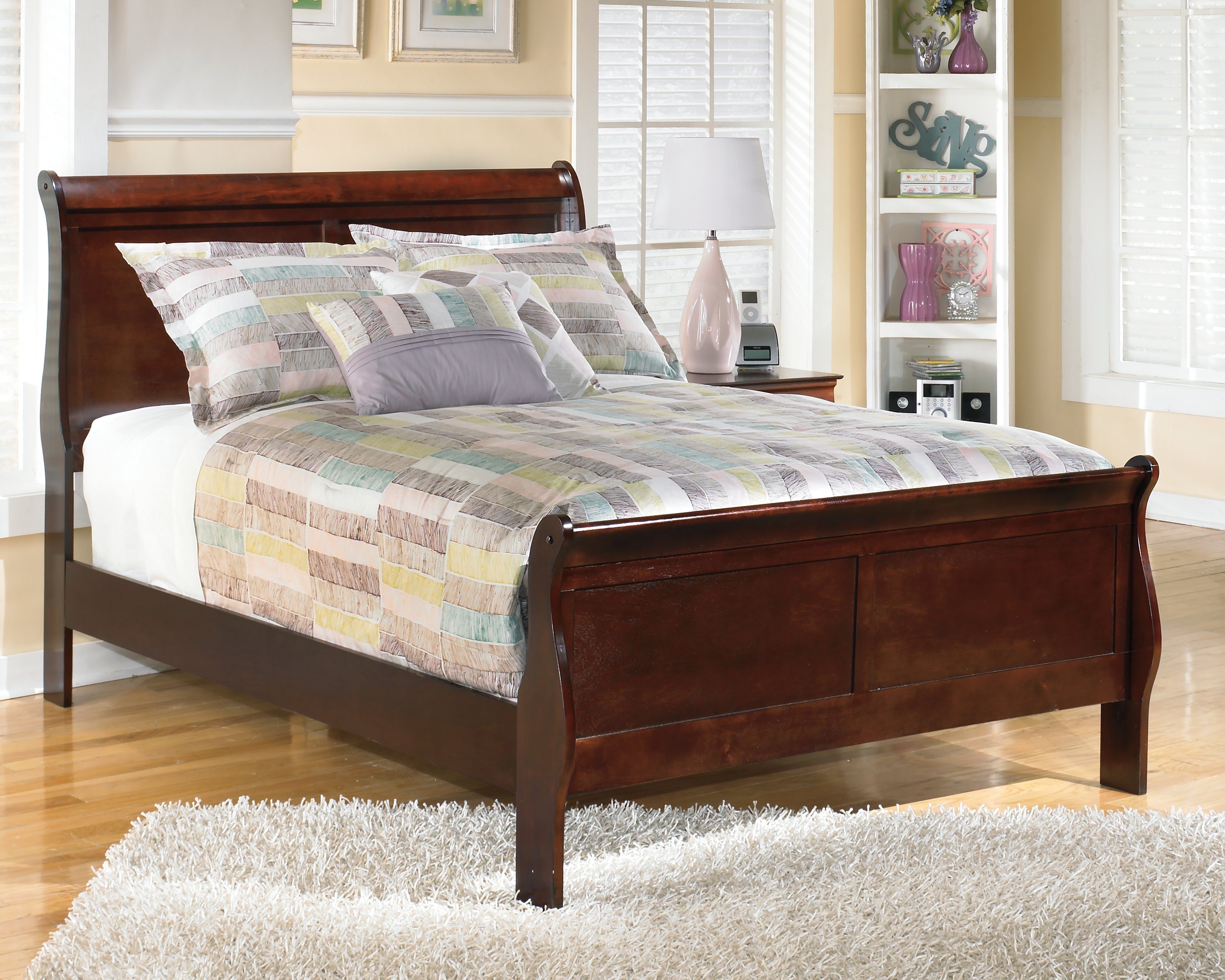 Elite Furniture Outlet - Ashley Furniture - Alisdair Bedroom - King Sleigh Bed / Reddish Brown - B376B8