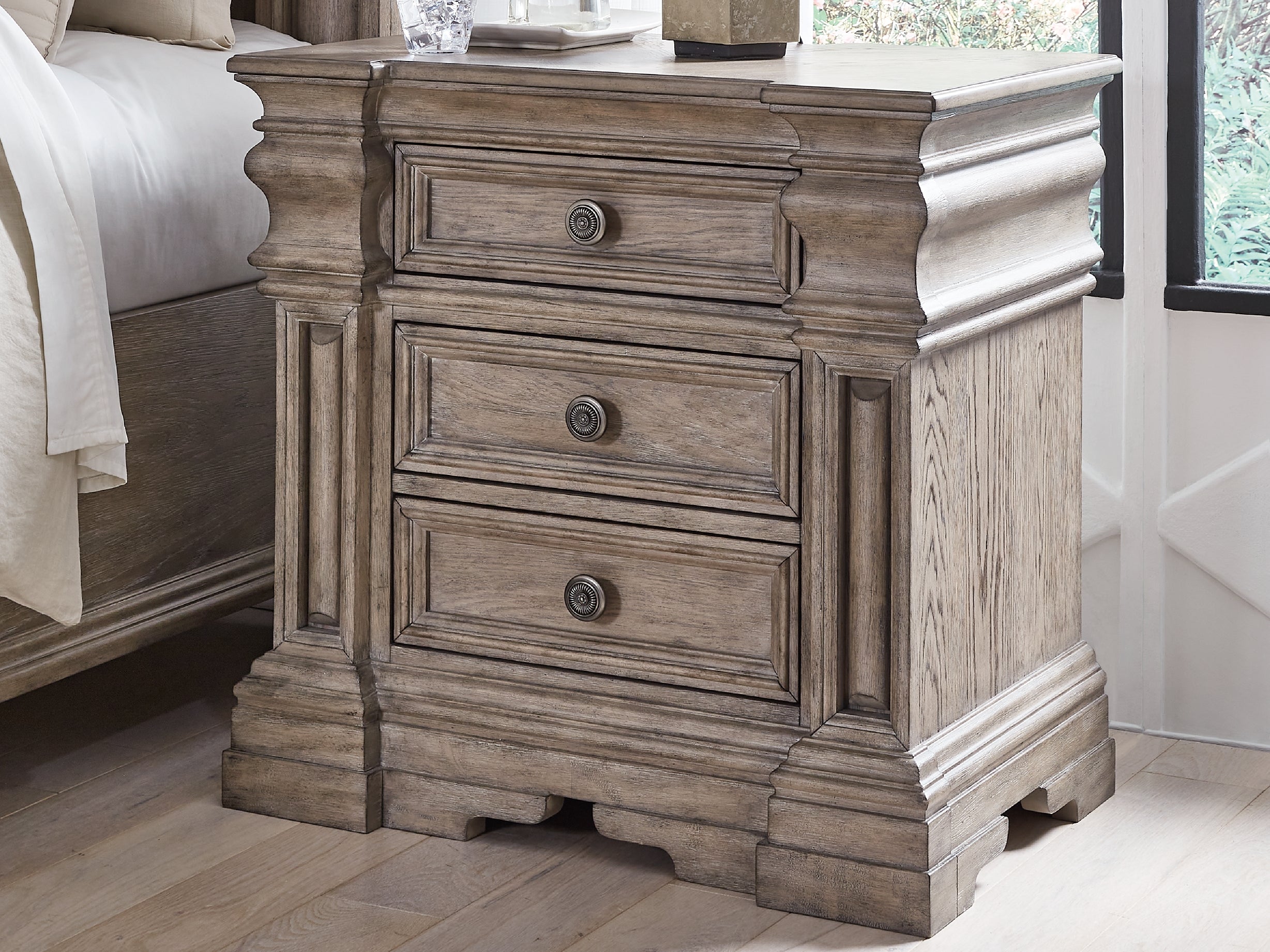 Elite Furniture Outlet - Ashley Furniture - Blairhurst Bedroom - California King Panel Bed / Light Grayish Brown - B916B5