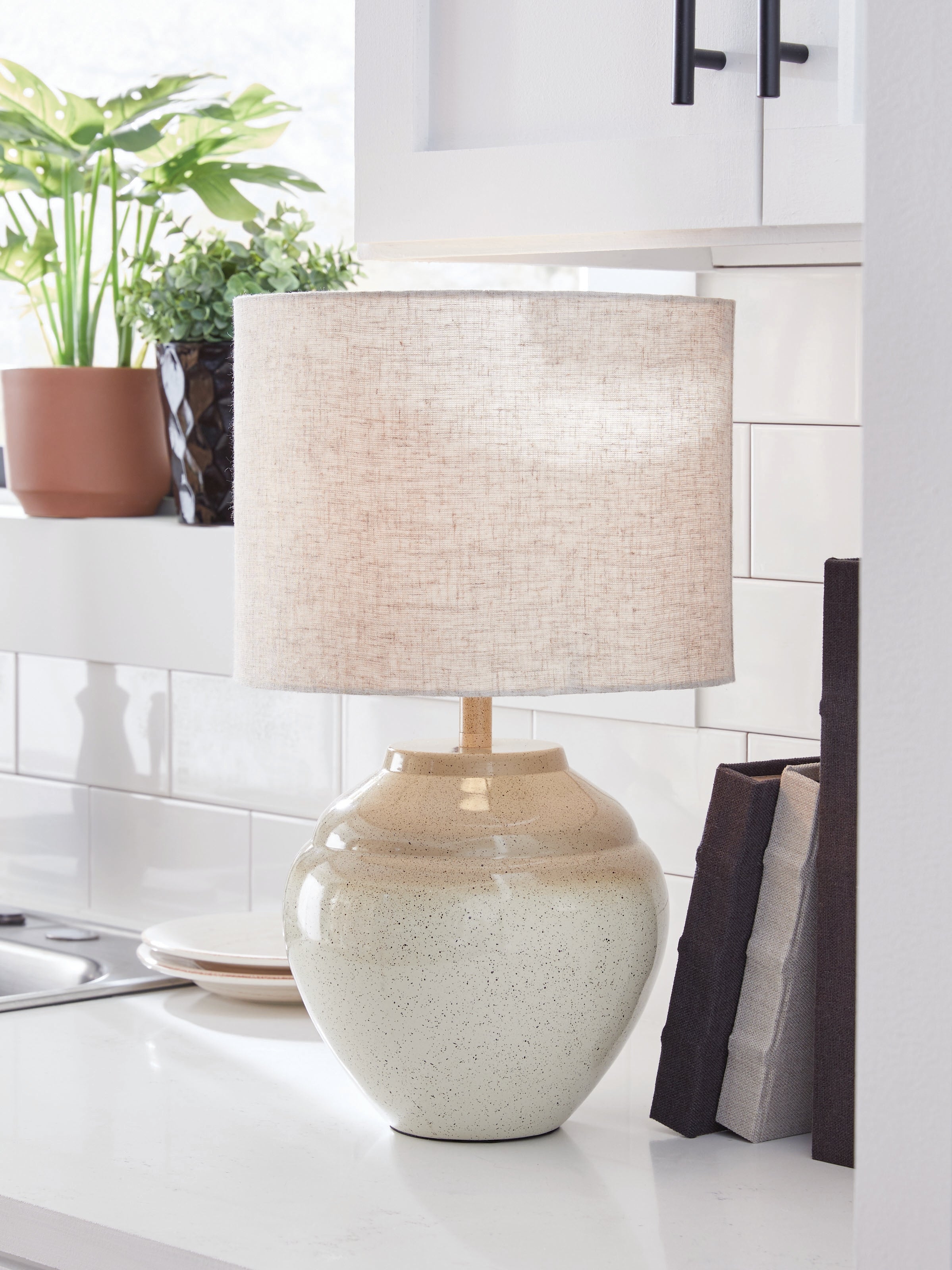 Elite Furniture Outlet - Ashley Furniture - Waldish Lighting - Metal Table Lamp (1/CN) / Cream/Beige - L200204