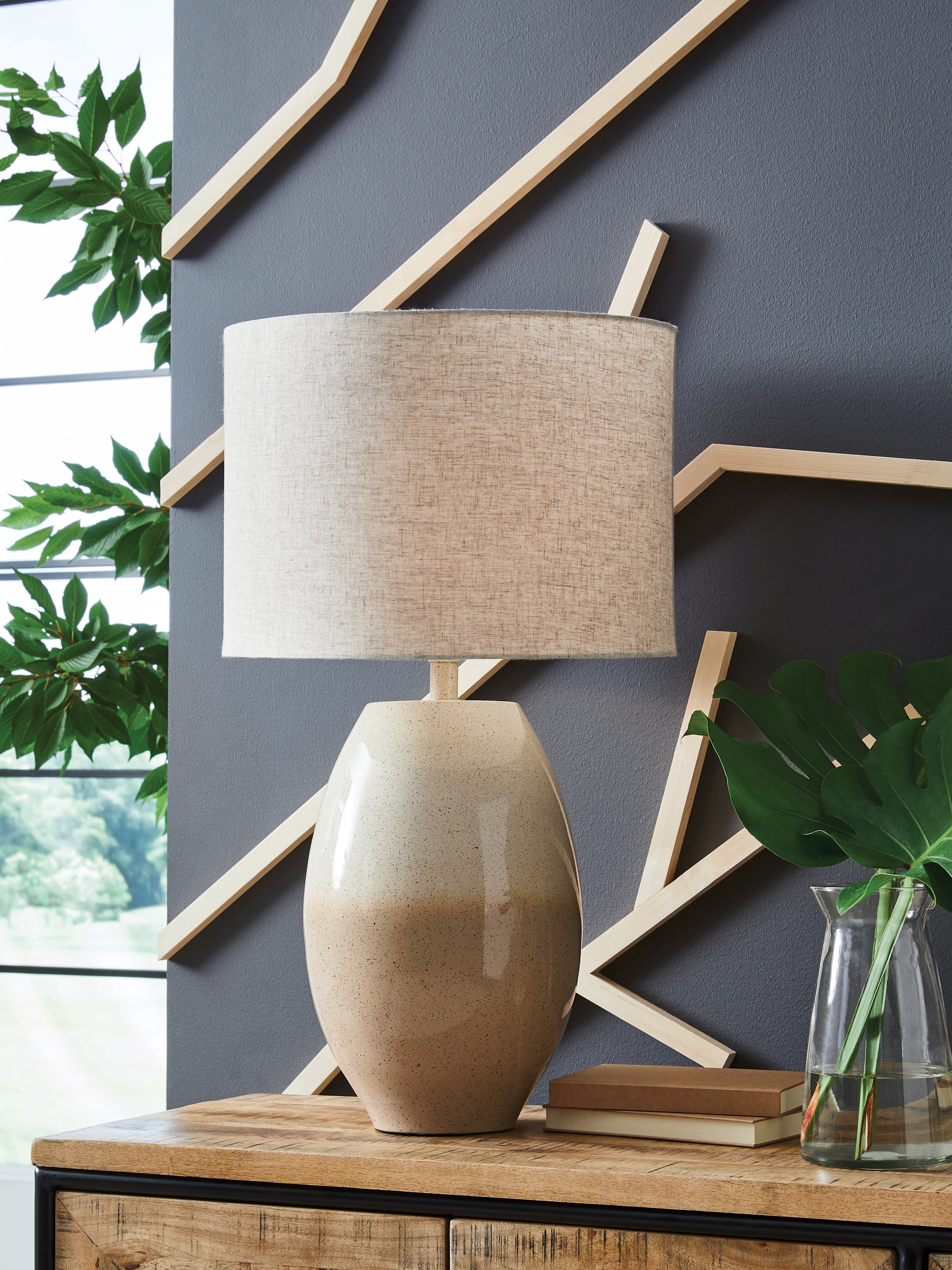 Elite Furniture Outlet - Ashley Furniture - Linas Lighting - Metal Table Lamp (1/CN) / Cream/Beige - L207594