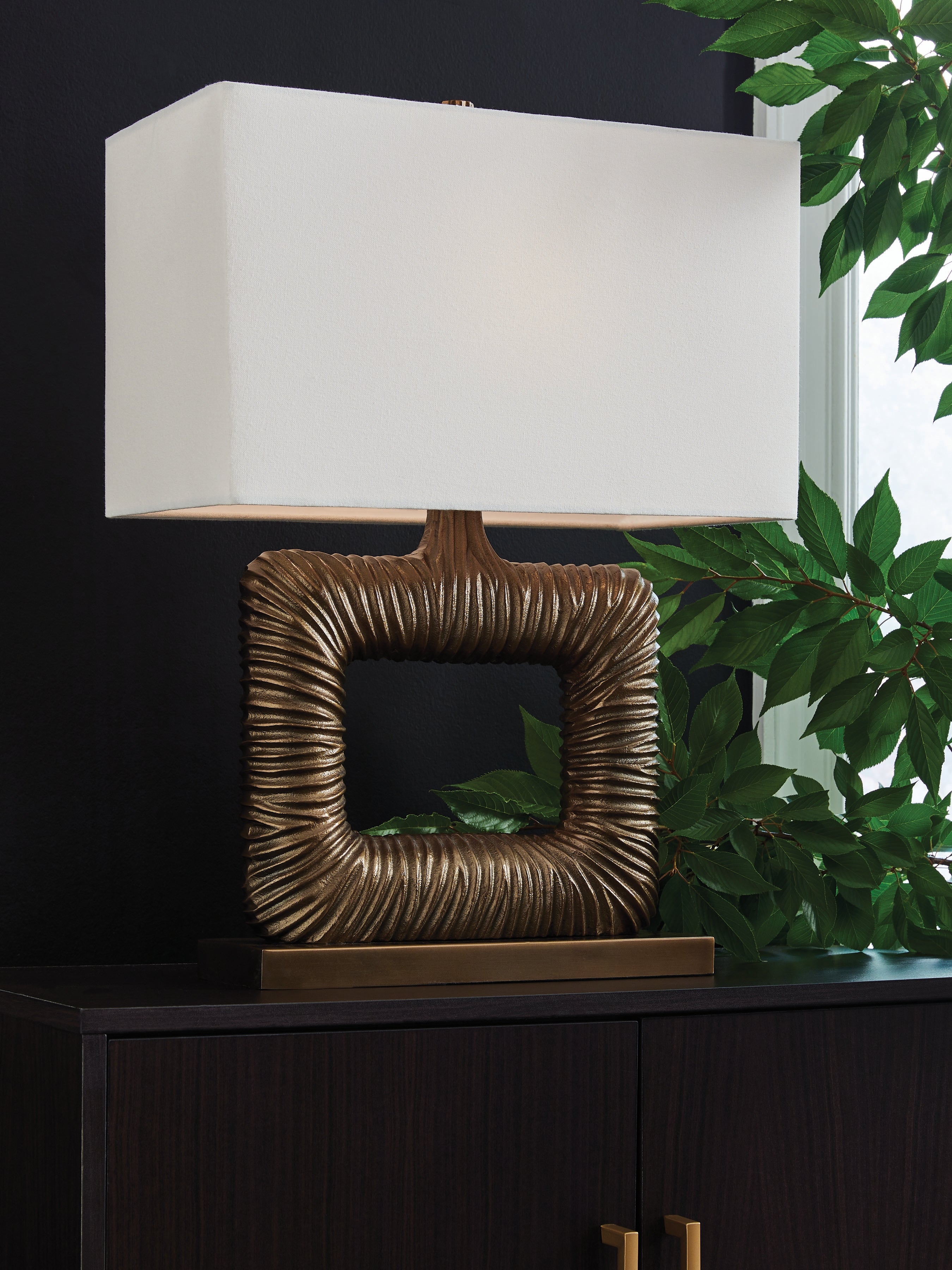 Elite Furniture Outlet - Ashley Furniture - Garronby Lighting - Metal Table Lamp (1/CN) / Antique Brass Finish - L207604