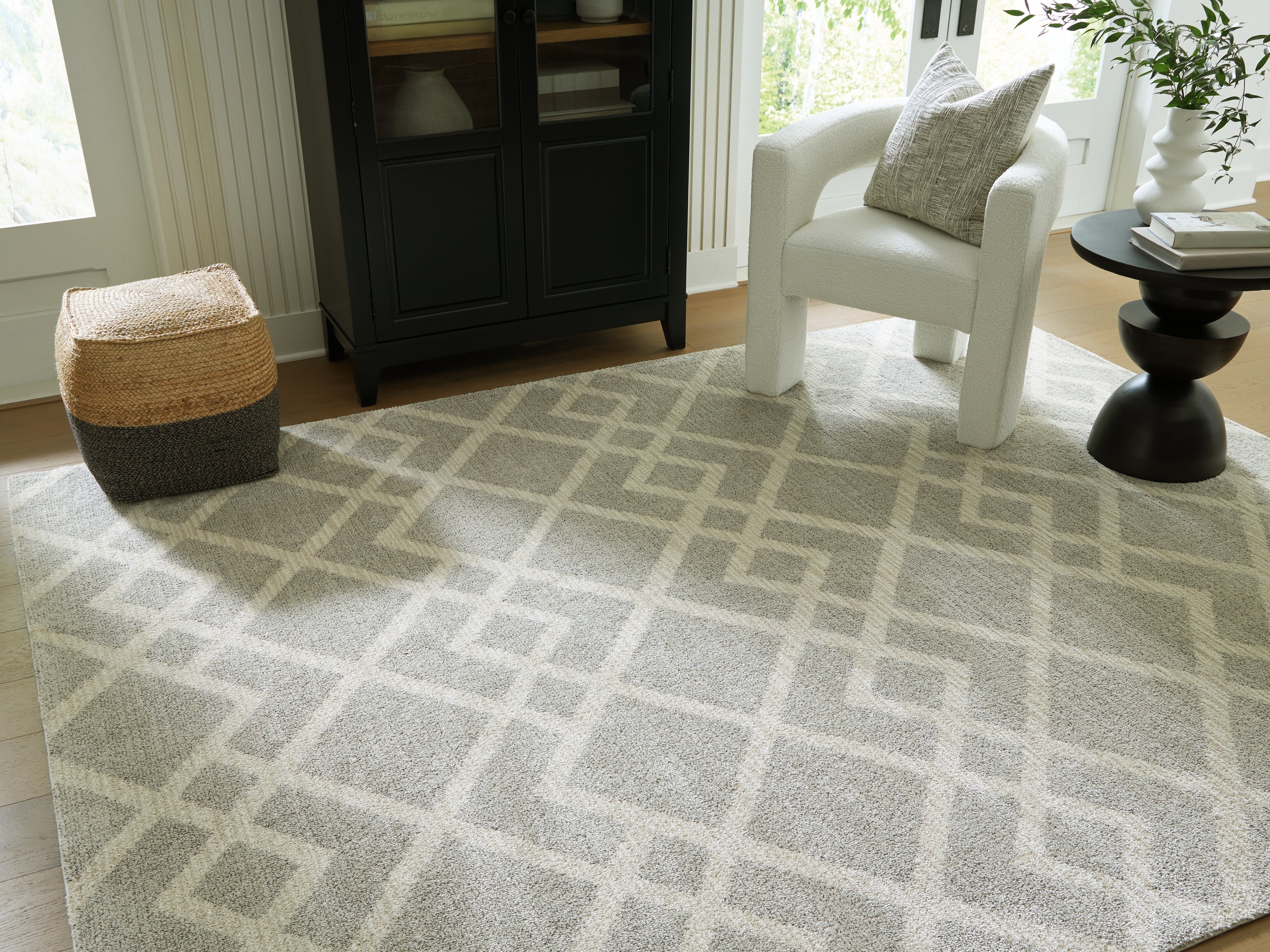 Elite Furniture Outlet - Ashley Furniture - Unawick Rug - Medium Rug / Gray/Ivory - R407332