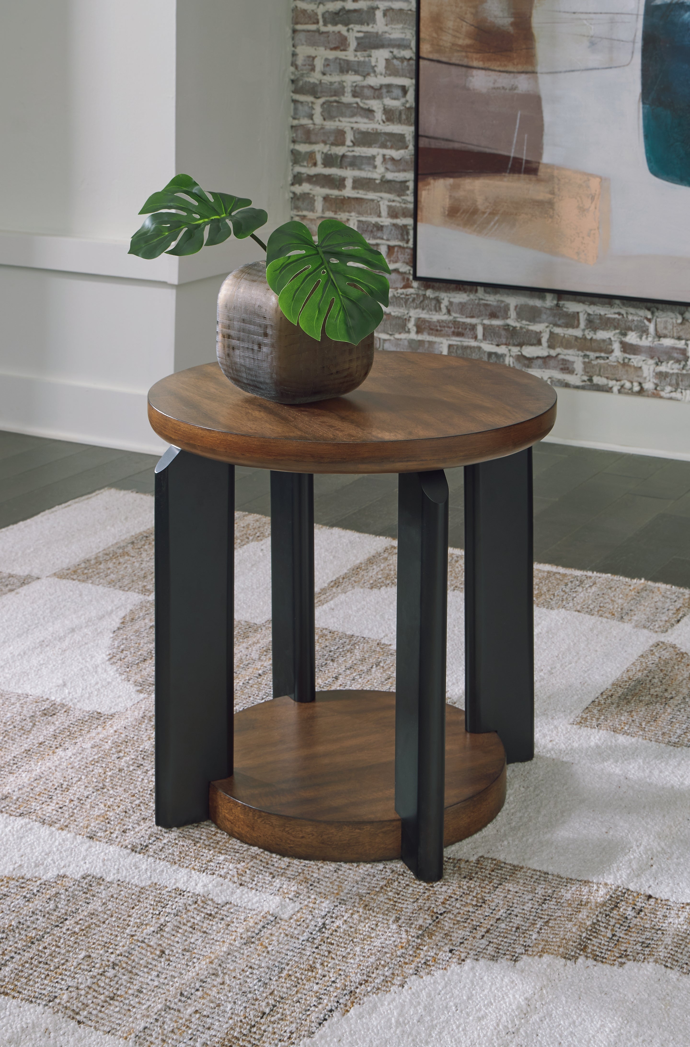 Elite Furniture Outlet - Ashley Furniture - Kraeburn End Table - Round End Table / Brown/Black - T624-6