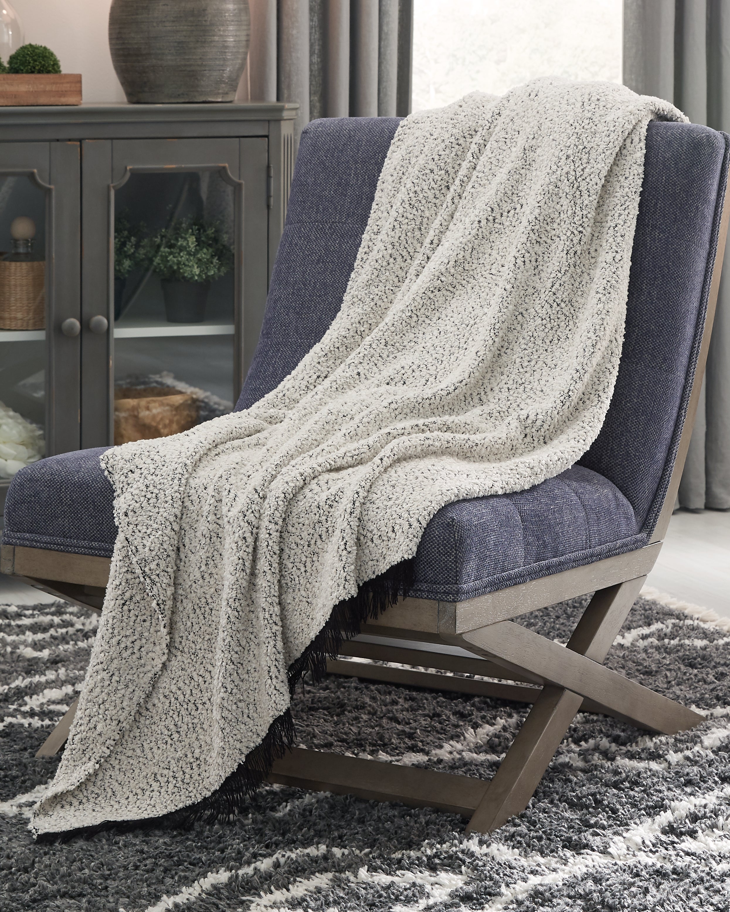 Elite Furniture Outlet - Ashley Furniture - Leonita Throw - Throw / Black/White - A1000769T