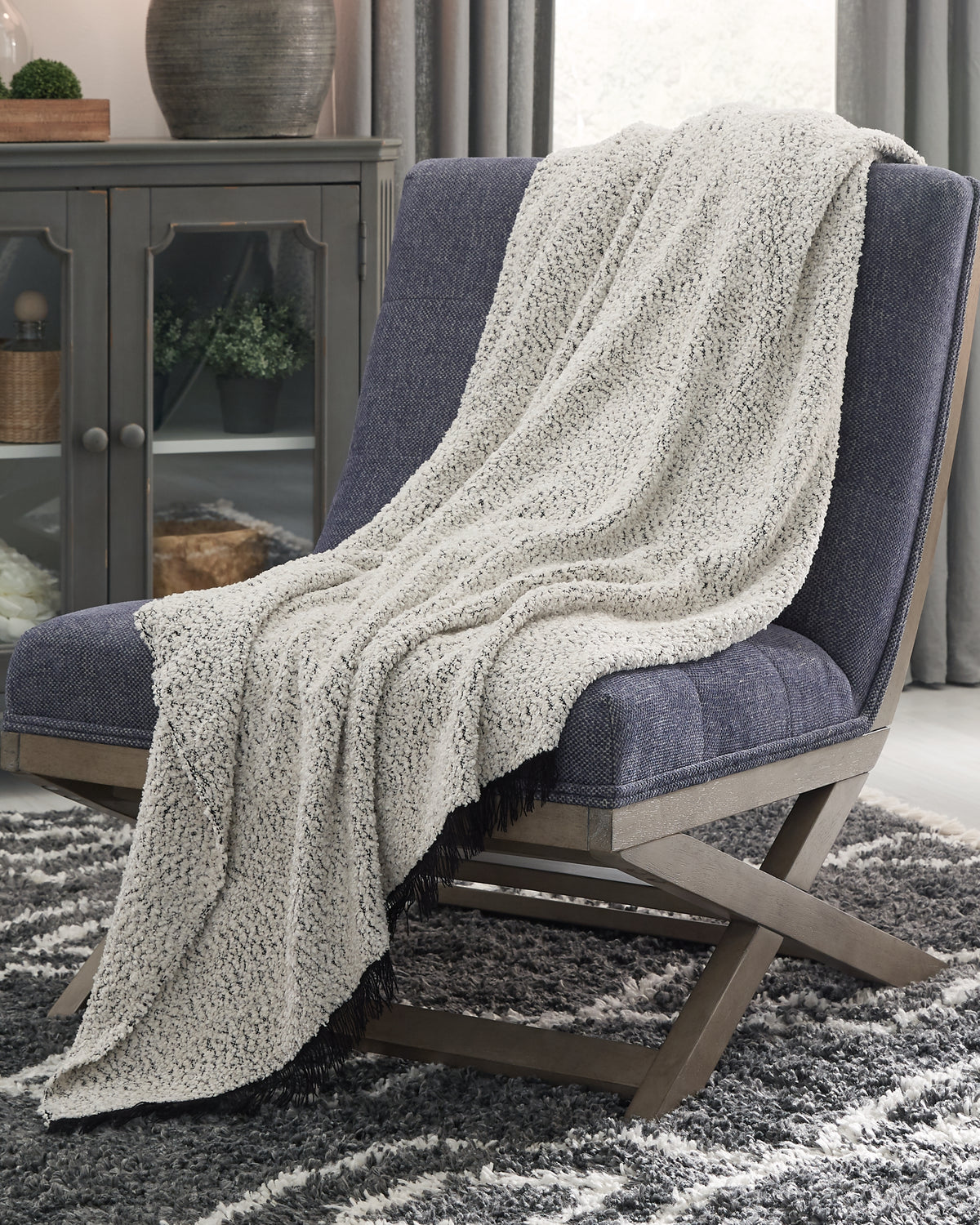 Elite Furniture Outlet - Ashley Furniture - Leonita Throw - Throw / Black/White - A1000769T