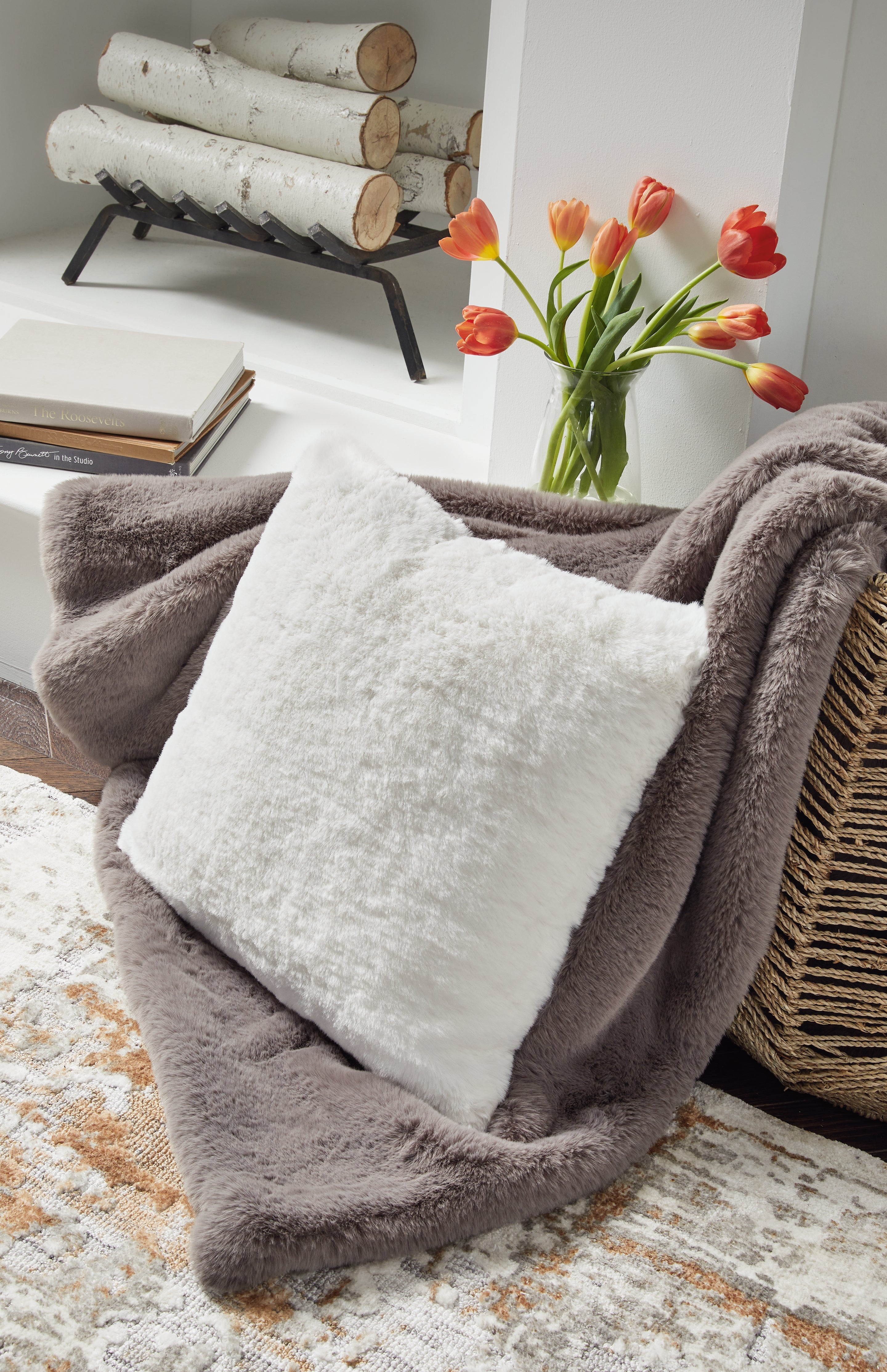 Elite Furniture Outlet - Ashley Furniture - Gariland Pillows - Pillow (4/CS) / White - A1000863