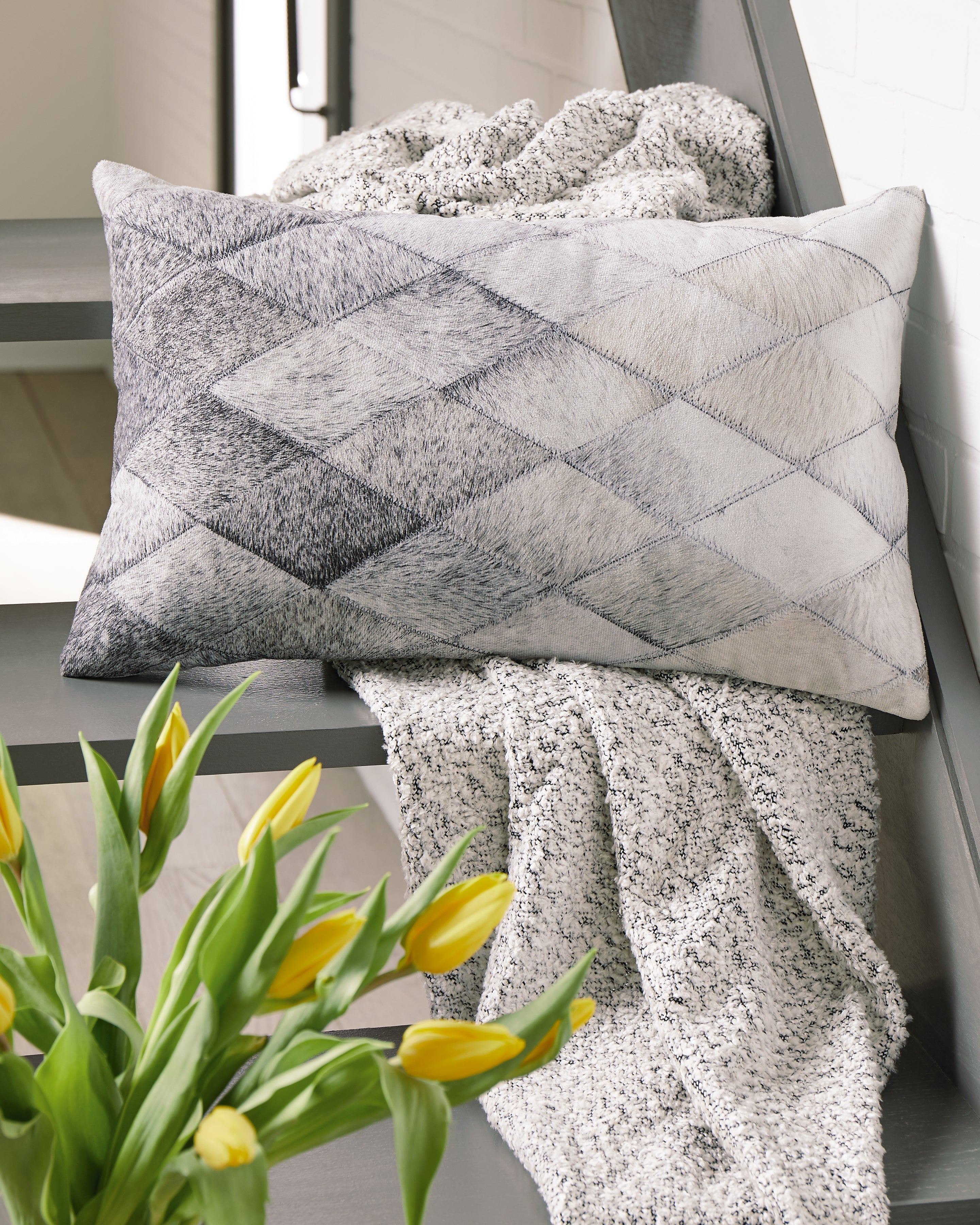 Elite Furniture Outlet - Ashley Furniture - Pacrich Pillows - Pillow (4/CS) / Gray/Brown - A1000930