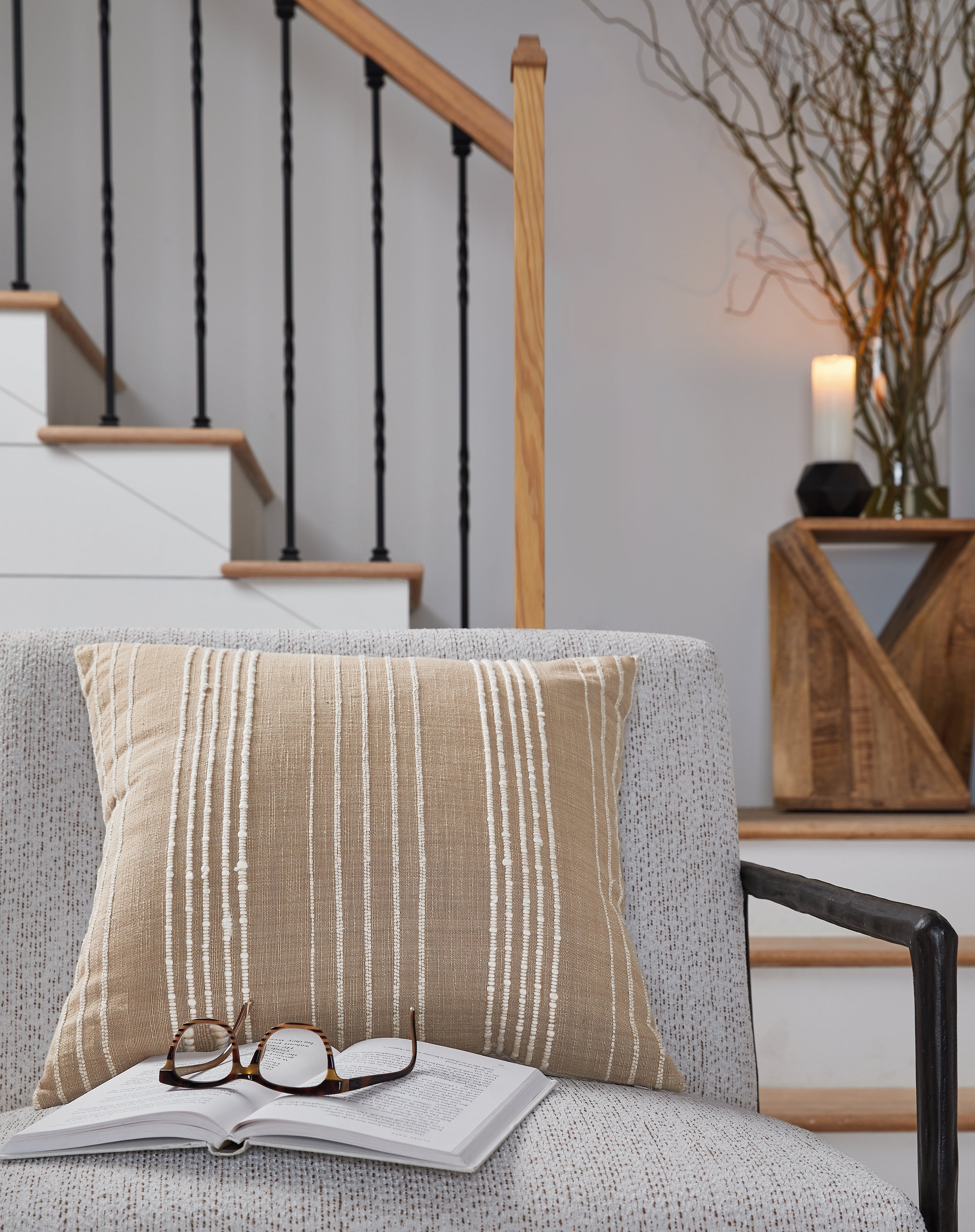Elite Furniture Outlet - Ashley Furniture - Benbert Pillows - Pillow / Tan/White - A1000958P