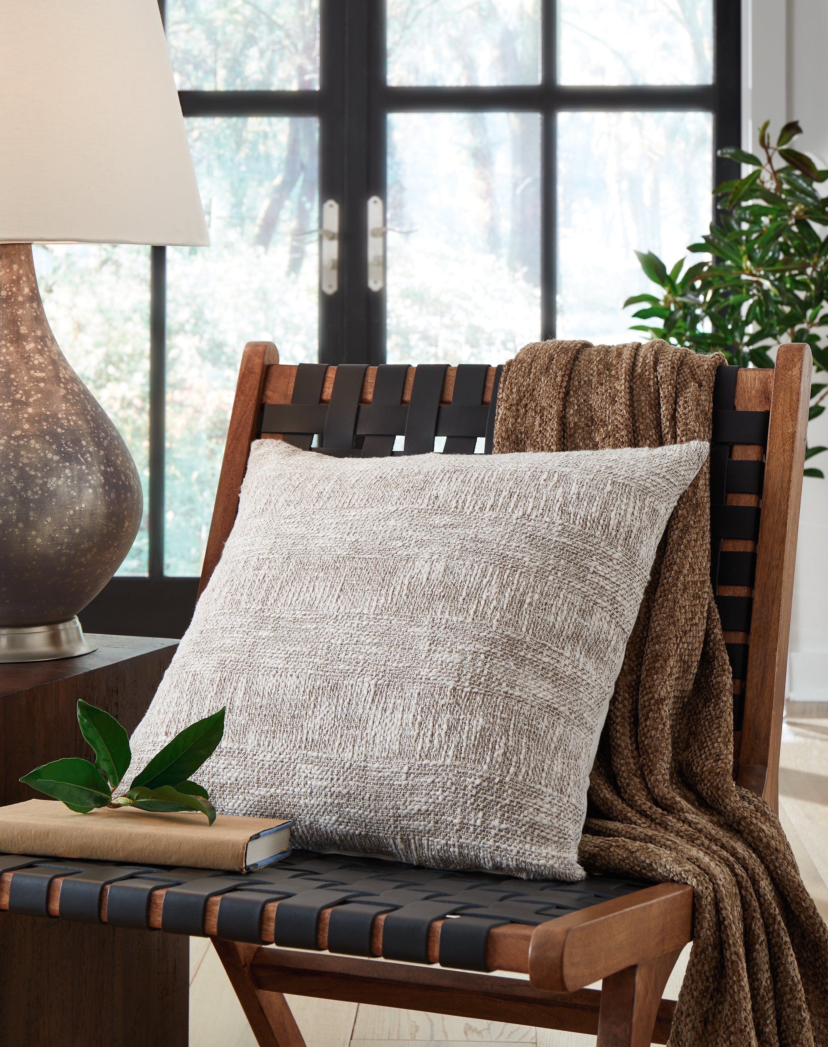 Elite Furniture Outlet - Ashley Furniture - Carddon Pillows - Pillow / Brown/White - A1000971P
