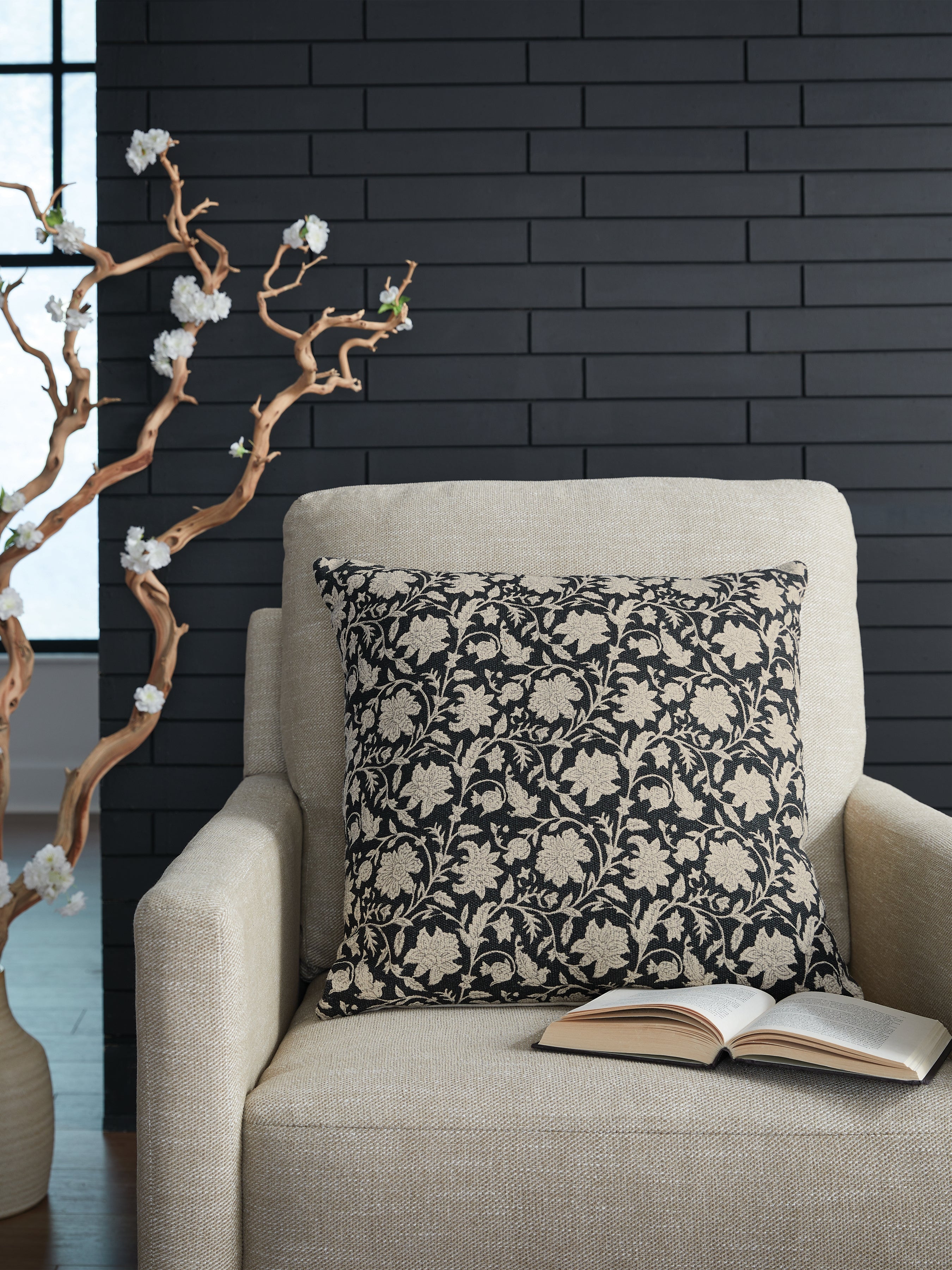 Elite Furniture Outlet - Ashley Furniture - Alanderson Pillows - Pillow (4/CS) / Black/Ivory - A1001100