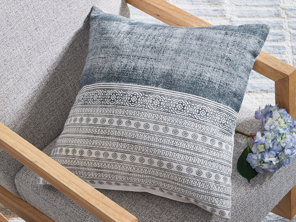 Elite Furniture Outlet - Ashley Furniture - Harperville Pillows - Pillow (4/CS) / Blue/White - A1001127