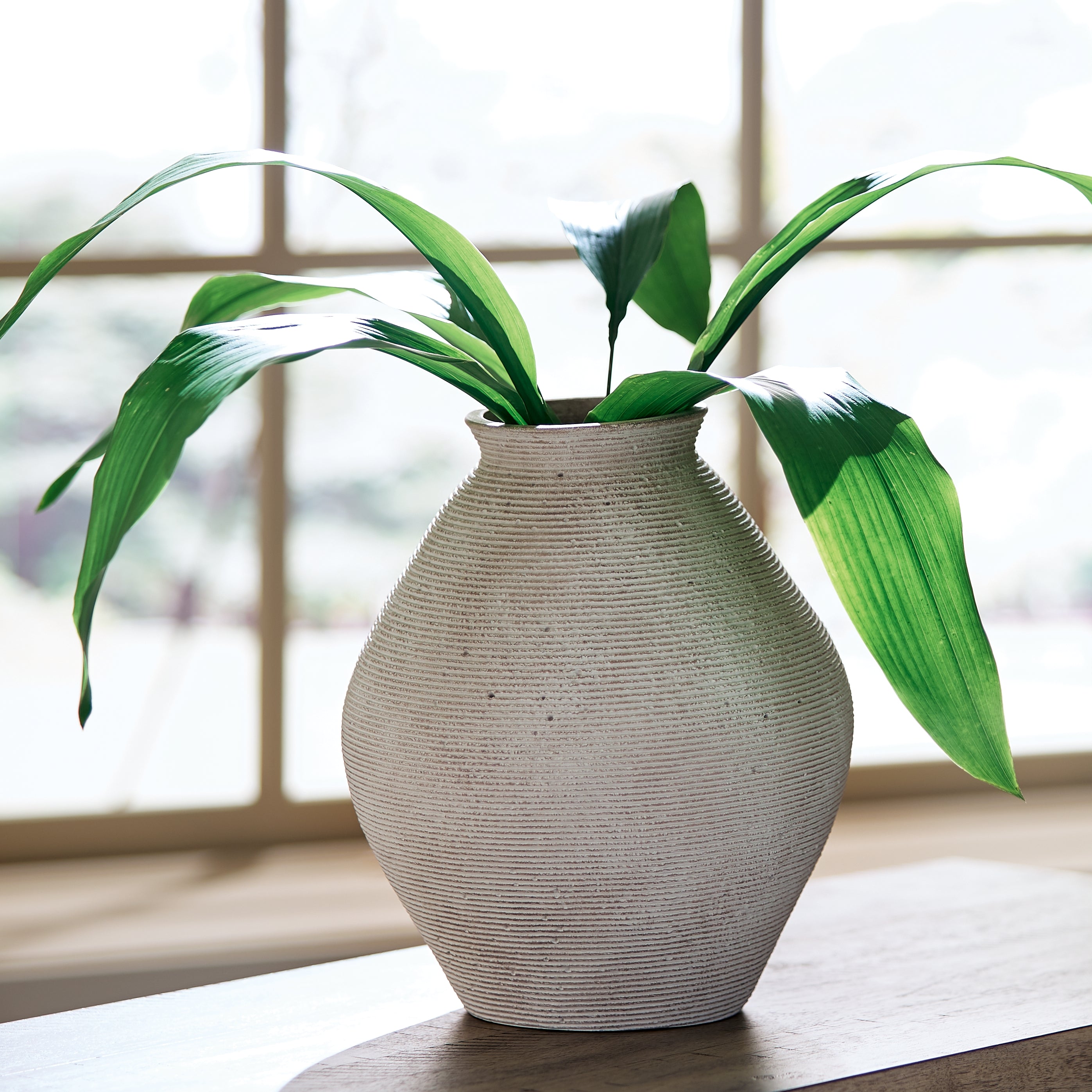 Elite Furniture Outlet - Ashley Furniture - Hannela Vase - Vase / Antique Tan - A2000513