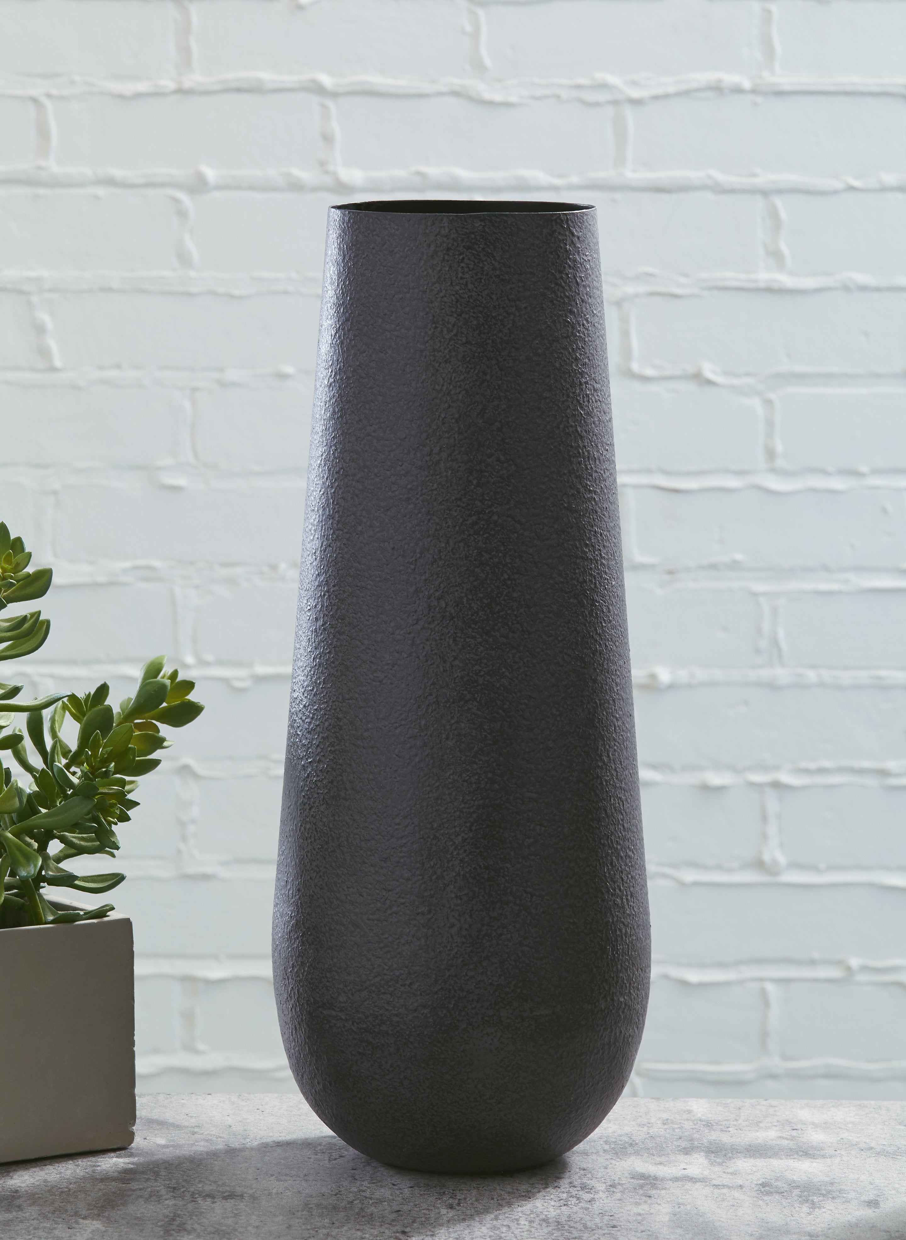 Elite Furniture Outlet - Ashley Furniture - Fynn Vase - Vase / Antique Brown - A2000516