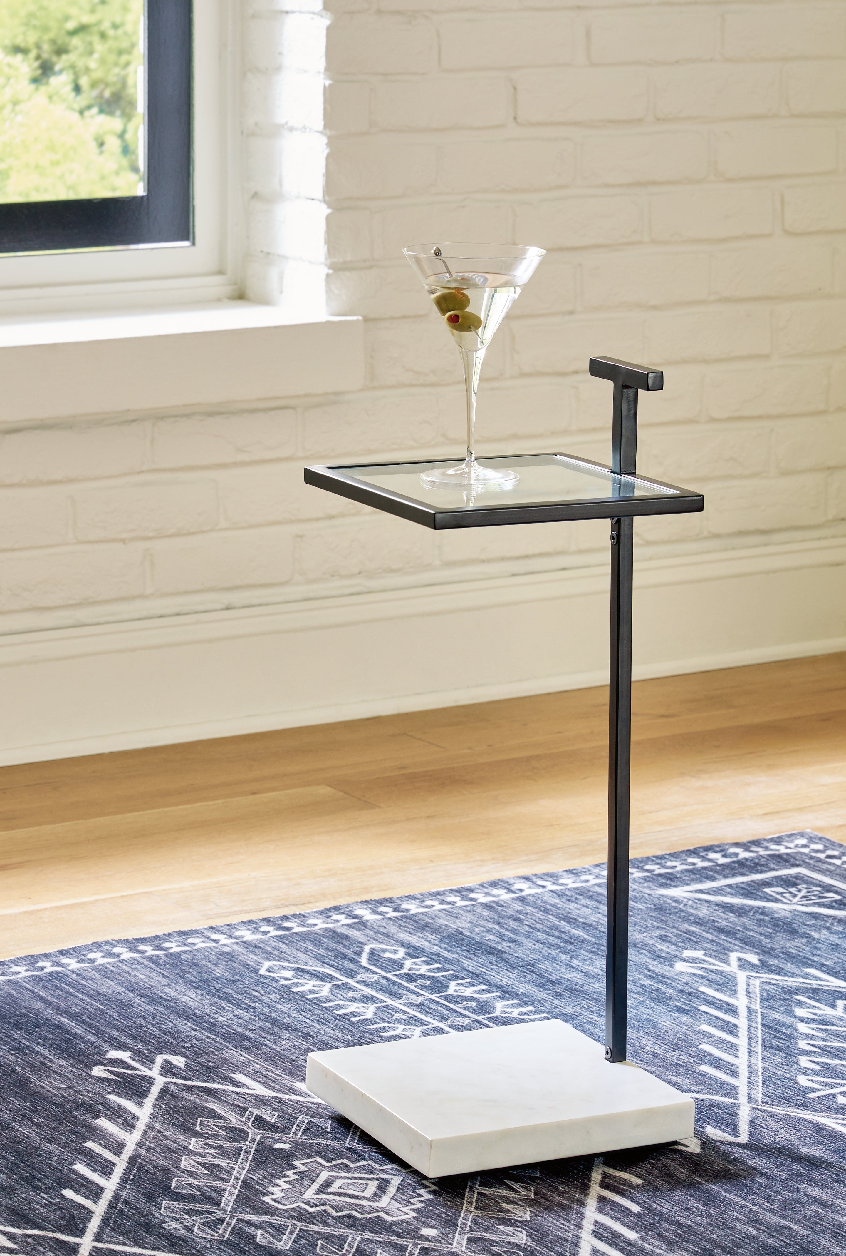 Elite Furniture Outlet - Ashley Furniture - Mannill Accent Table - Accent Table / Black/White - A4000630