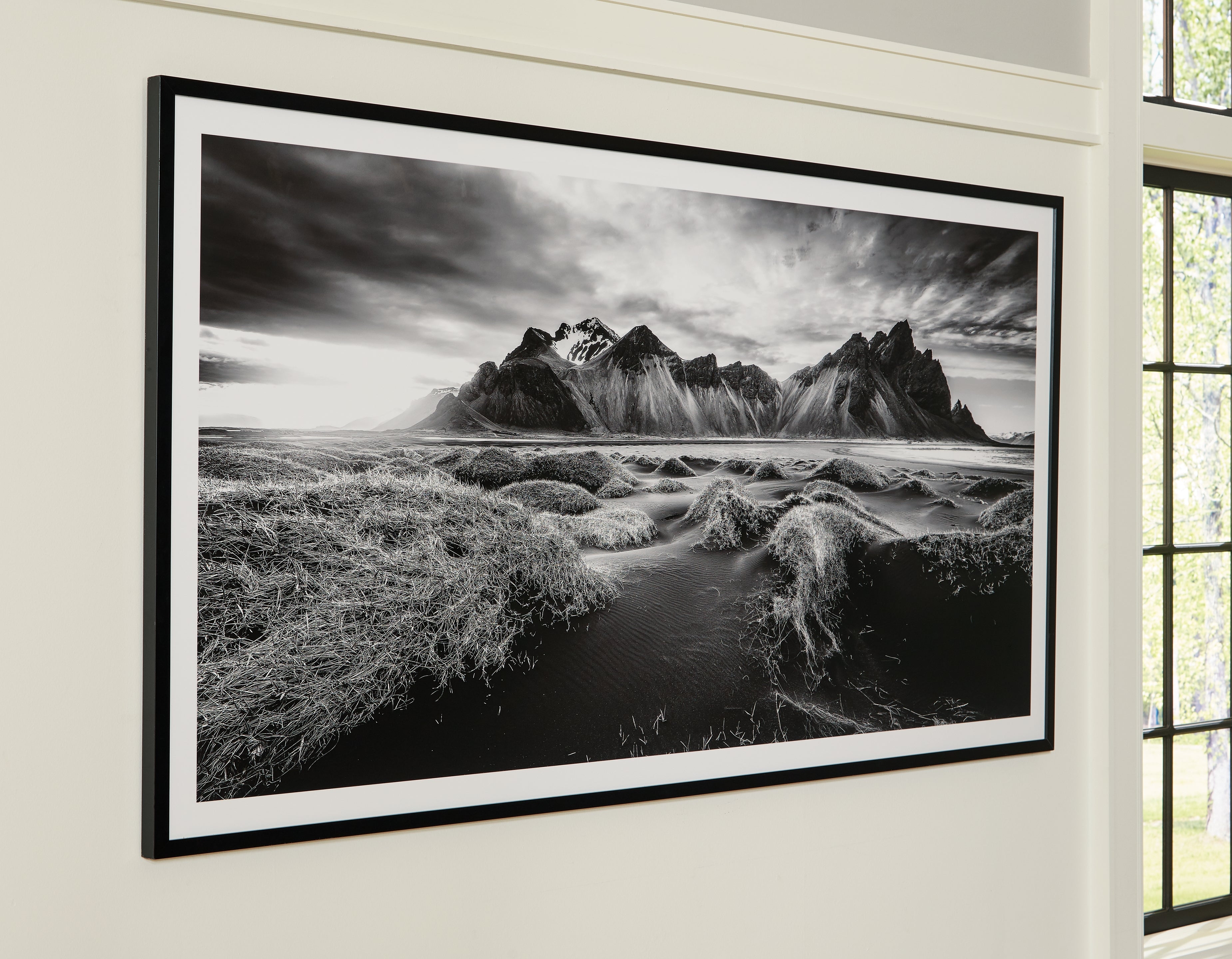 Elite Furniture Outlet - Ashley Furniture - Delstone Wall Decor - Wall Art / Black/White - A8000424