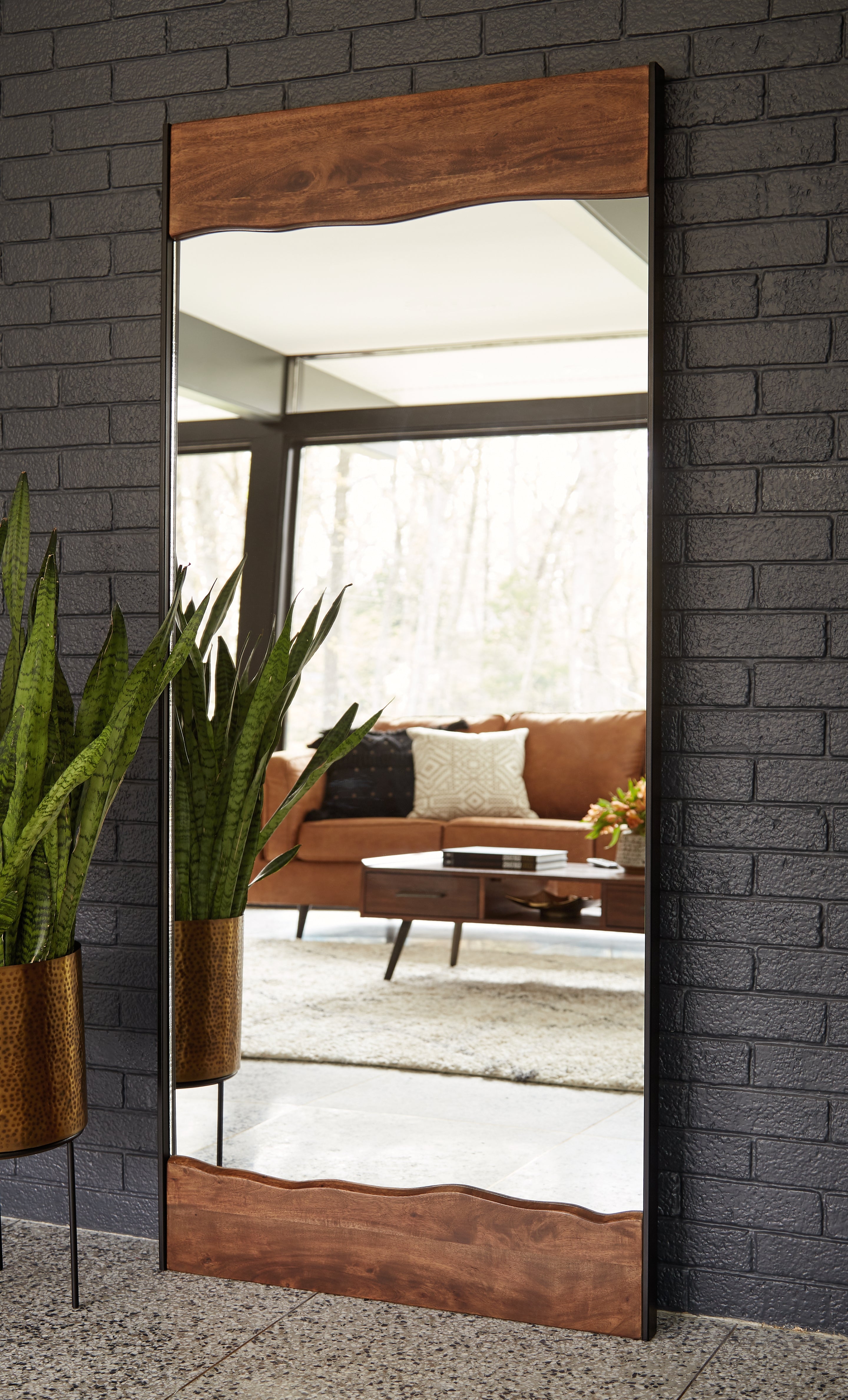 Elite Furniture Outlet - Ashley Furniture - Panchali Mirror - Floor Mirror / Brown/Black - A8010197
