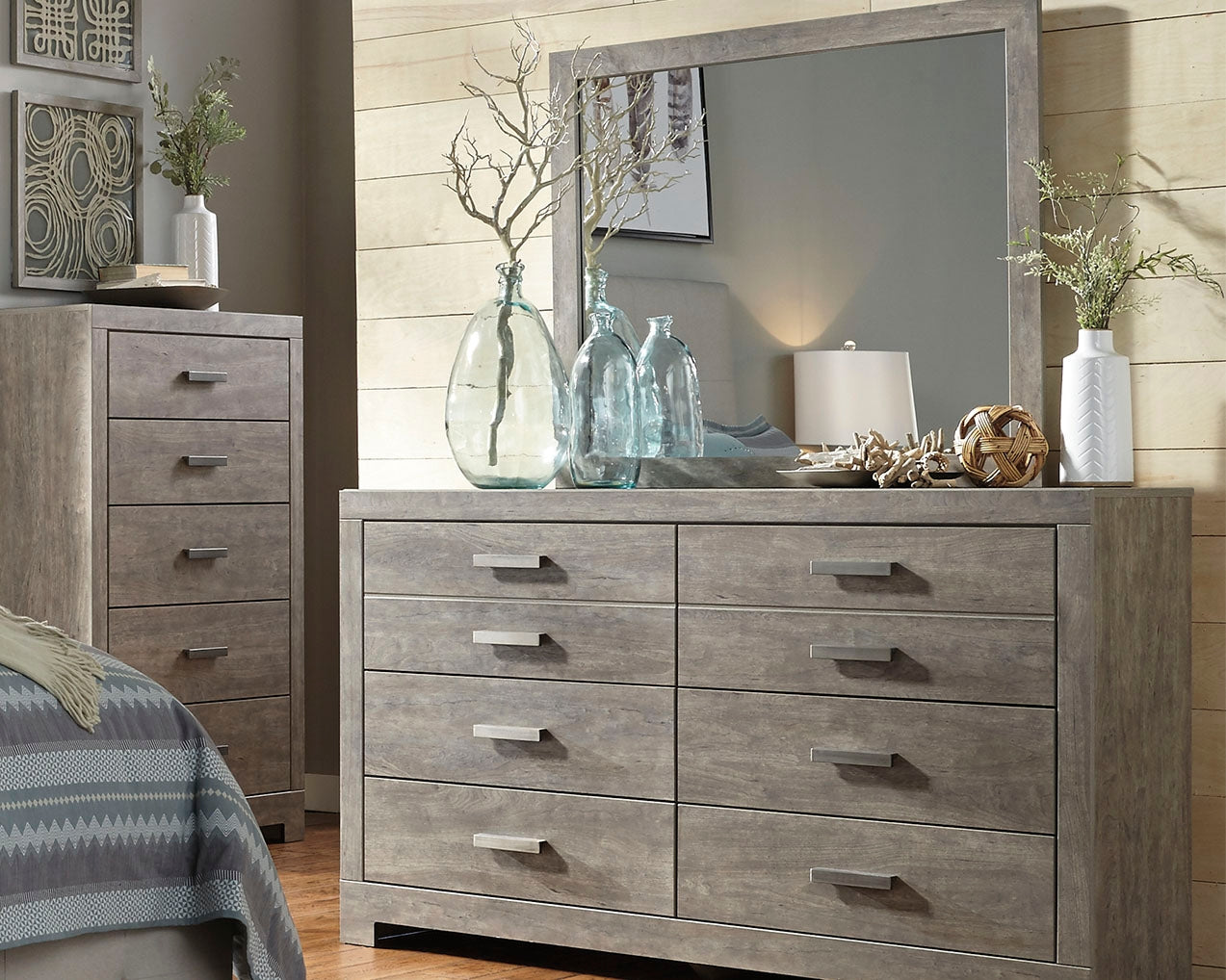 Elite Furniture Outlet - Ashley Furniture - Culverbach Bedroom - Dresser and Mirror / Gray - B070B1