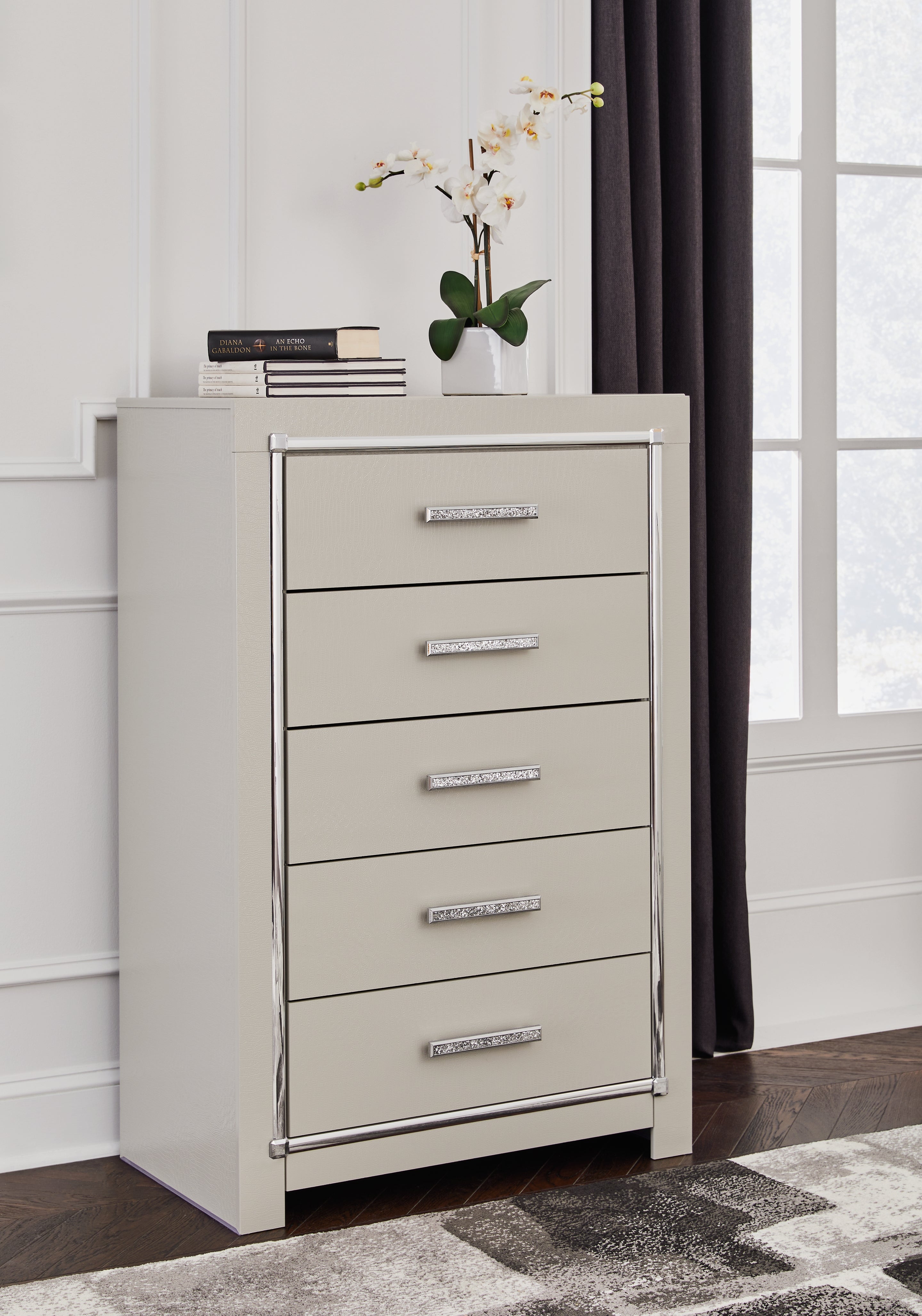 Elite Furniture Outlet - Ashley Furniture - Zyniden Bedroom - Five Drawer Chest / Silver - B2114-46