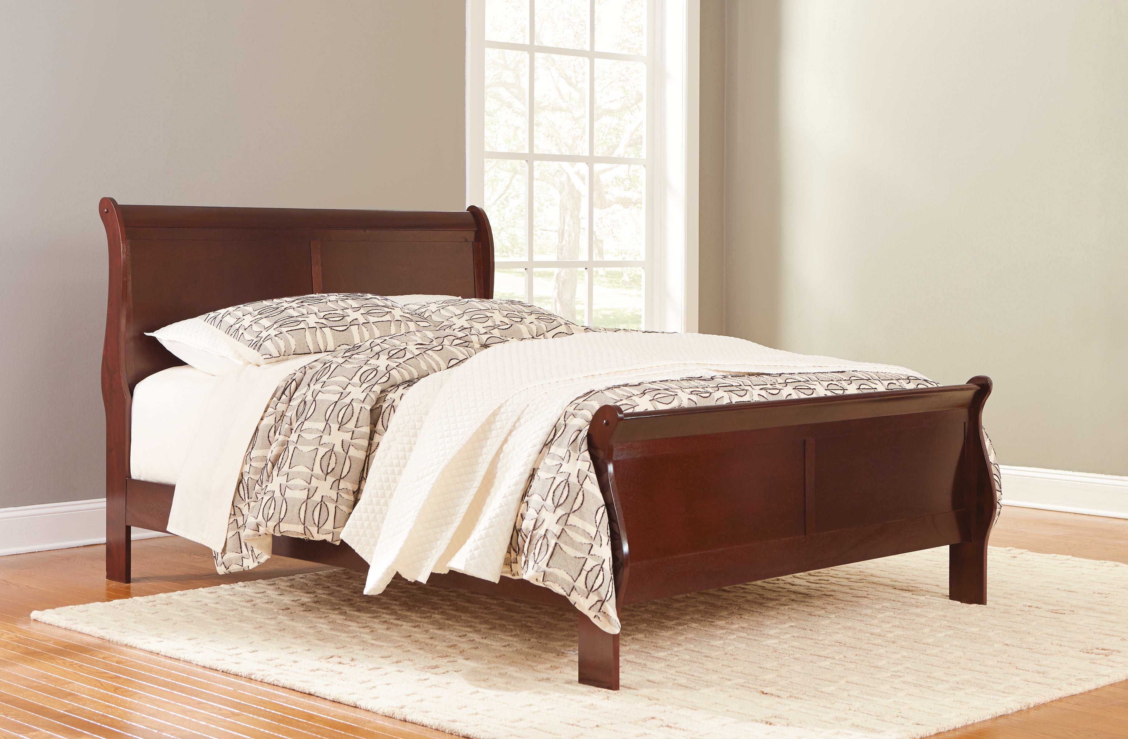 Elite Furniture Outlet - Ashley Furniture - Alisdair Bedroom - Queen Sleigh Bed / Reddish Brown - B376B2