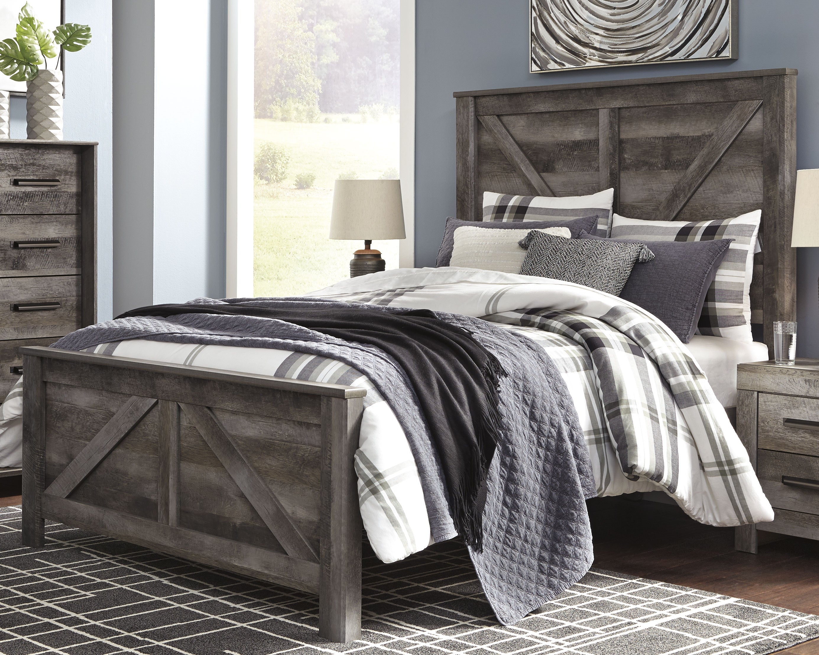 Elite Furniture Outlet - Ashley Furniture - Wynnlow Bedroom - Queen Crossbuck Panel Bed / Gray - B440B9