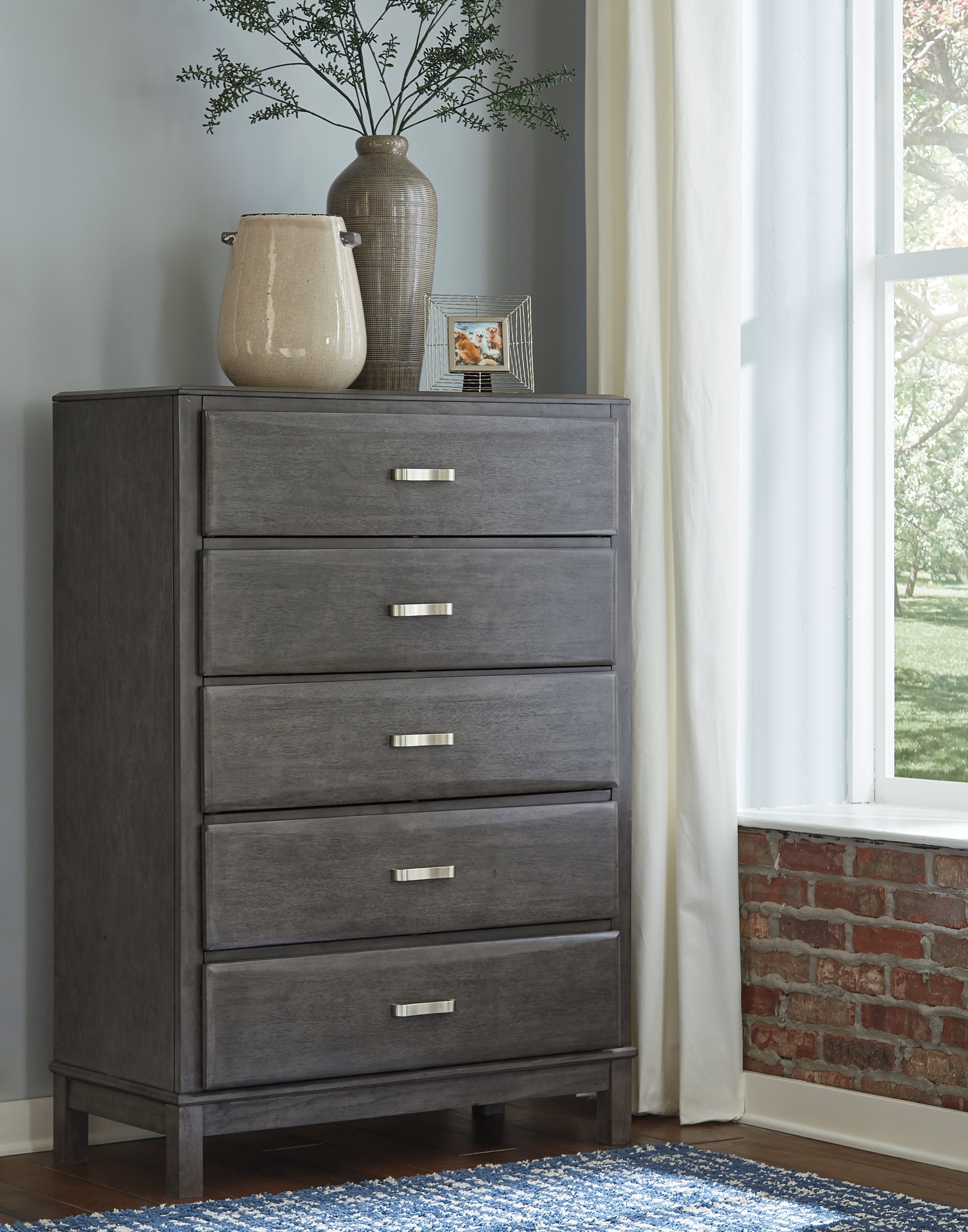 Elite Furniture Outlet - Ashley Furniture - Caitbrook Bedroom - Five Drawer Chest / Gray - B476-46