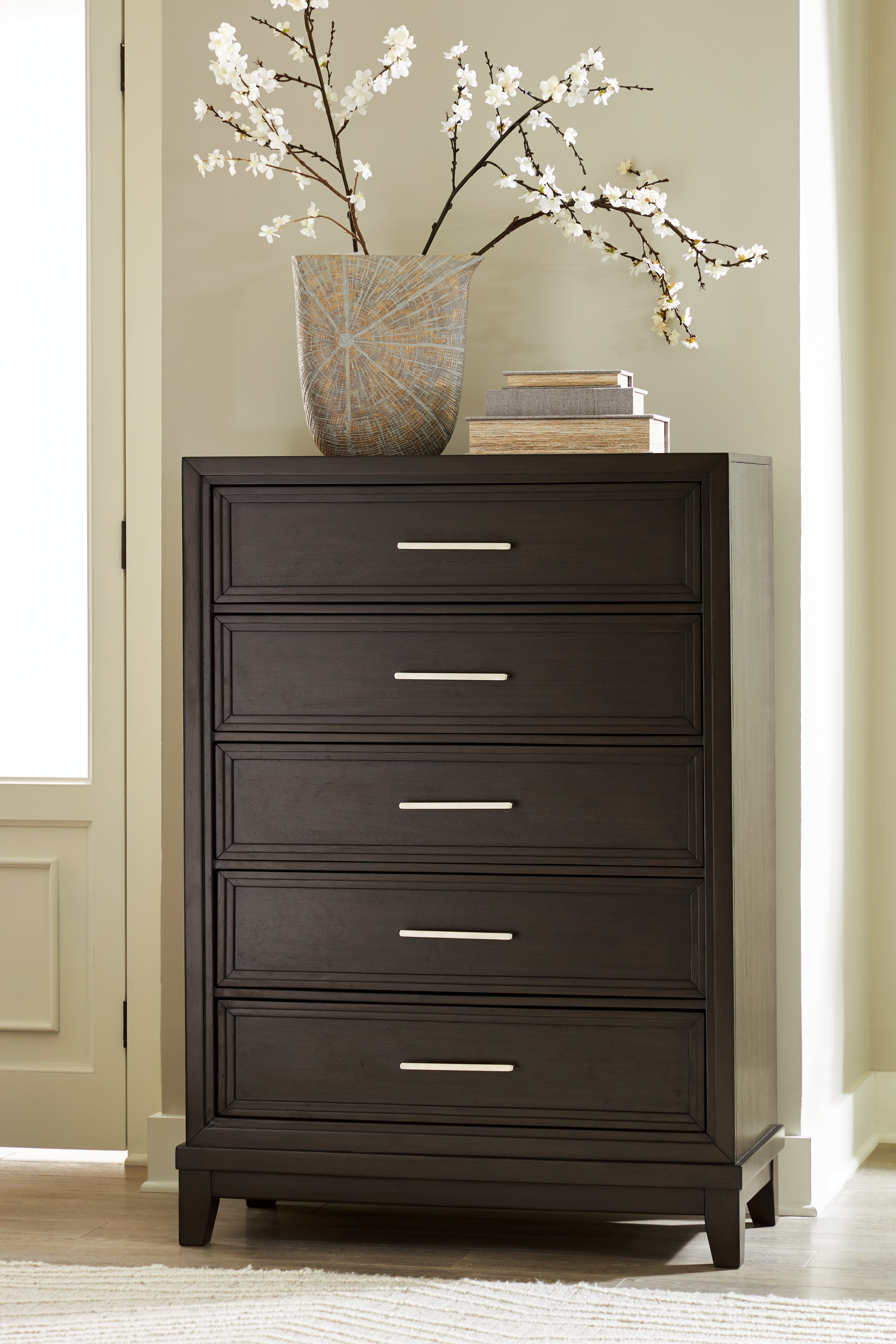 Elite Furniture Outlet - Ashley Furniture - Neymorton Bedroom - Five Drawer Chest / Dark Grayish Brown - B618-46