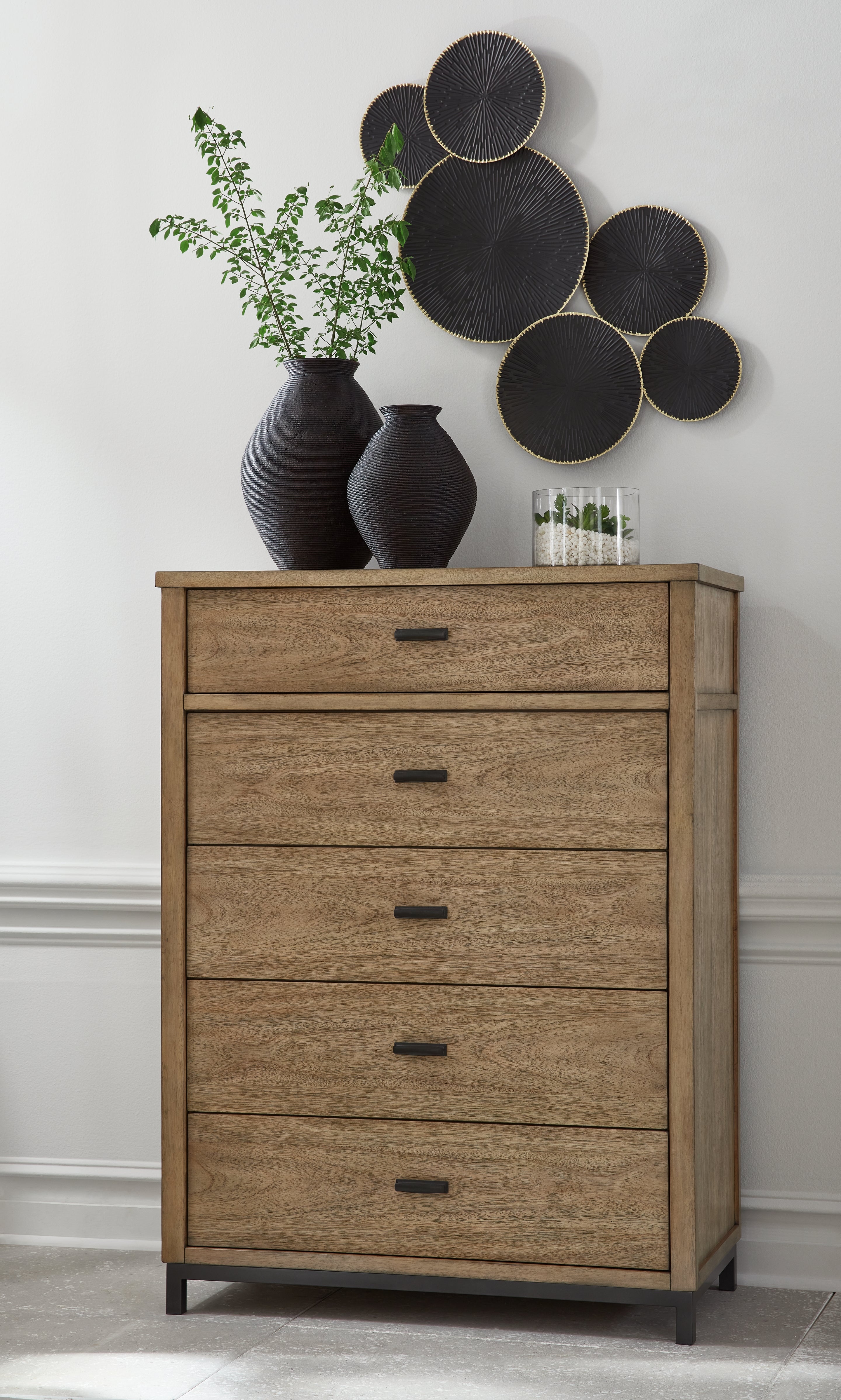 Elite Furniture Outlet - Ashley Furniture - Tomtyn Bedroom - Five Drawer Chest / Light Brown - B622-46