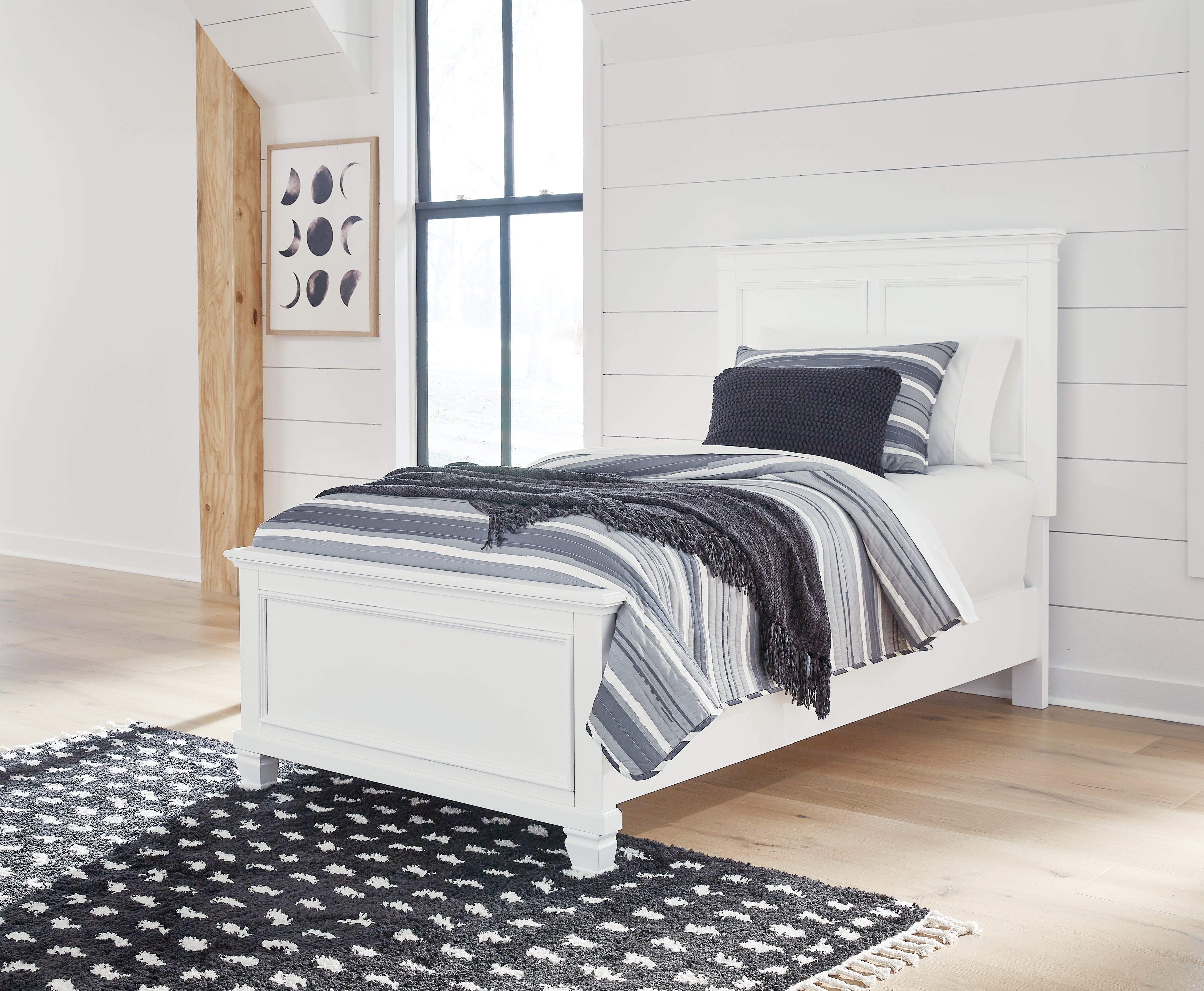 Elite Furniture Outlet - Ashley Furniture - Fortman Bedroom - Twin Panel Bed / White - B680B6