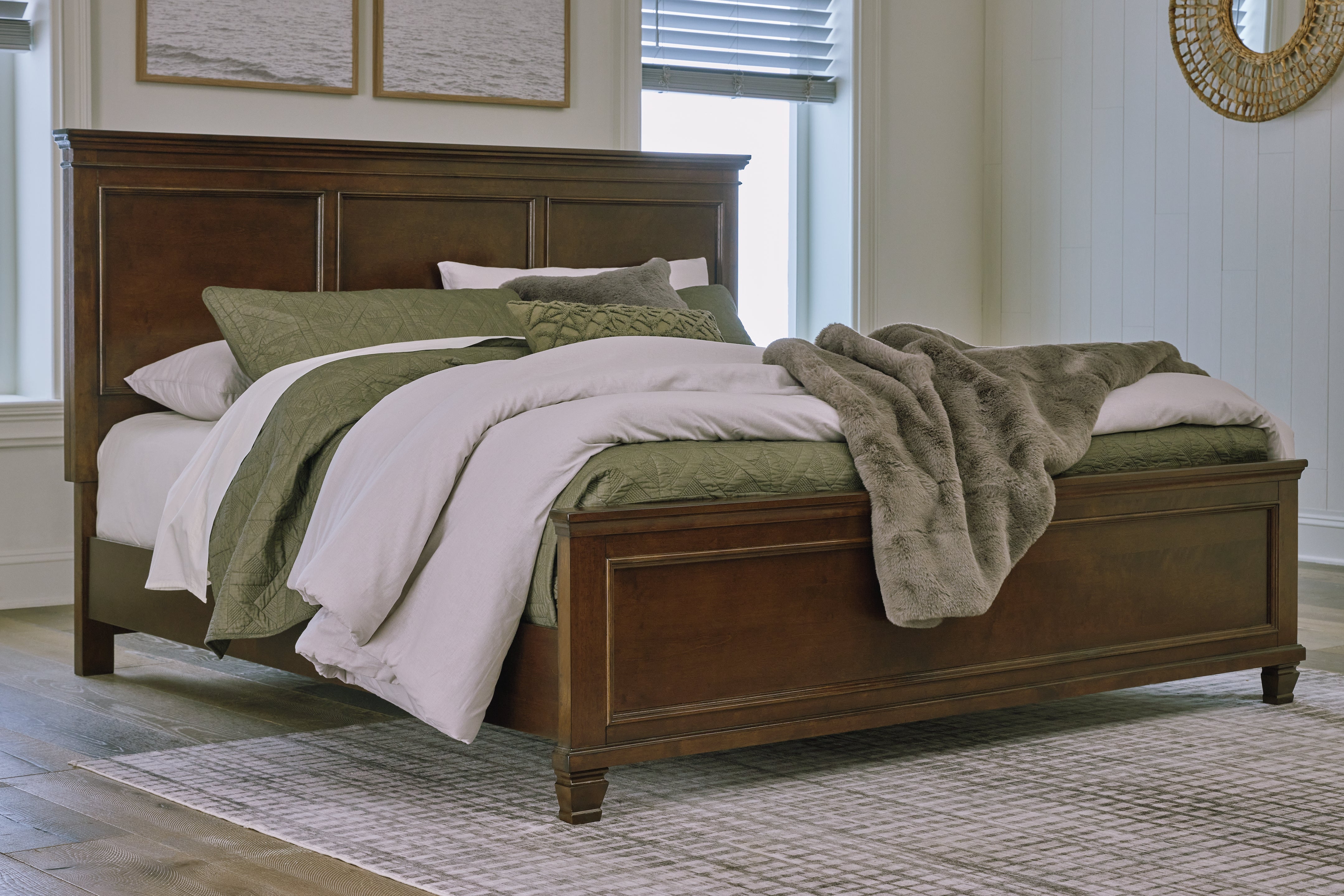 Elite Furniture Outlet - Ashley Furniture - Danabrin Bedroom - King Panel Bed / Brown - B685B4