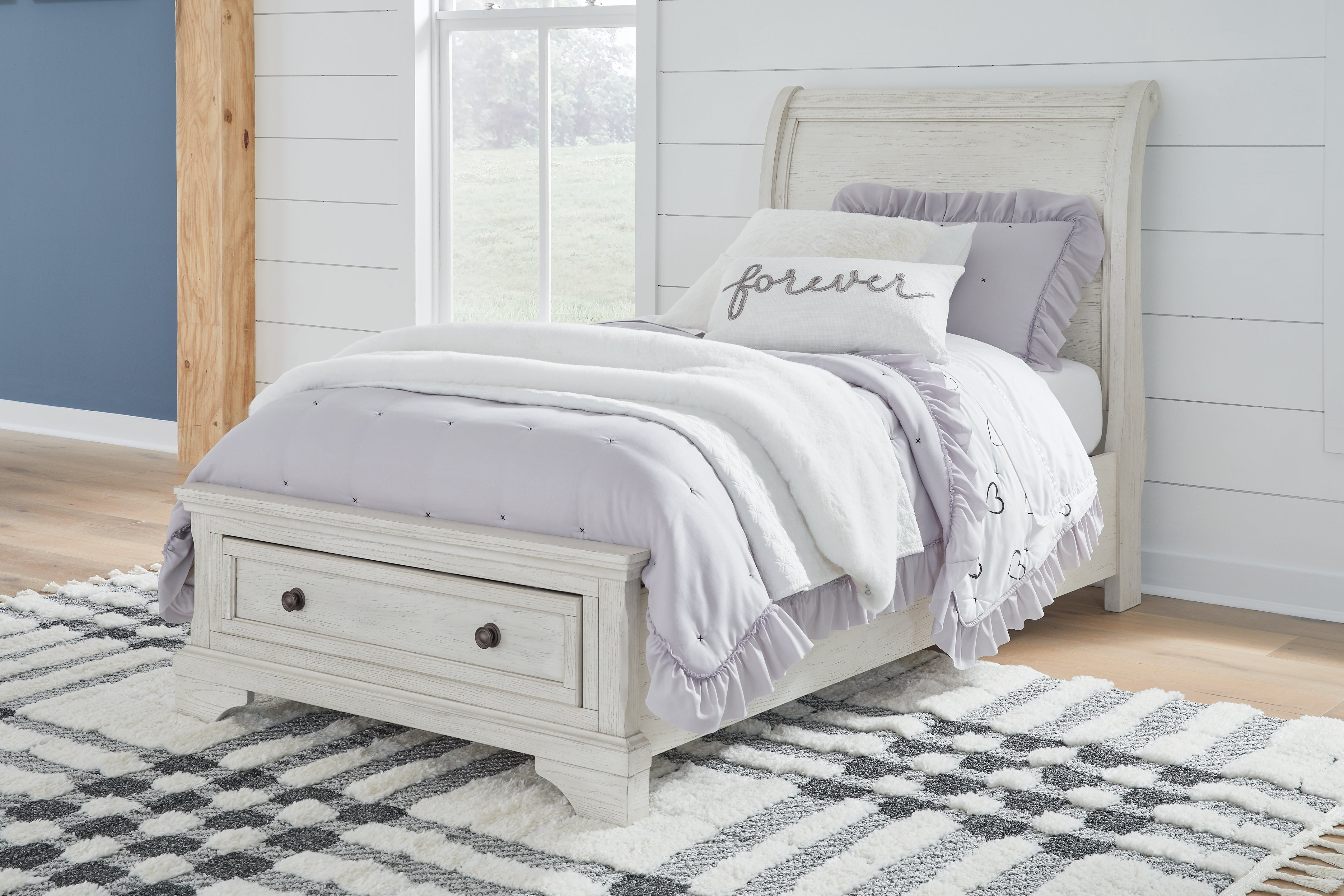 Elite Furniture Outlet - Ashley Furniture - Robbinsdale Bedroom - Twin Sleigh Storage Bed / Antique White - B742B12