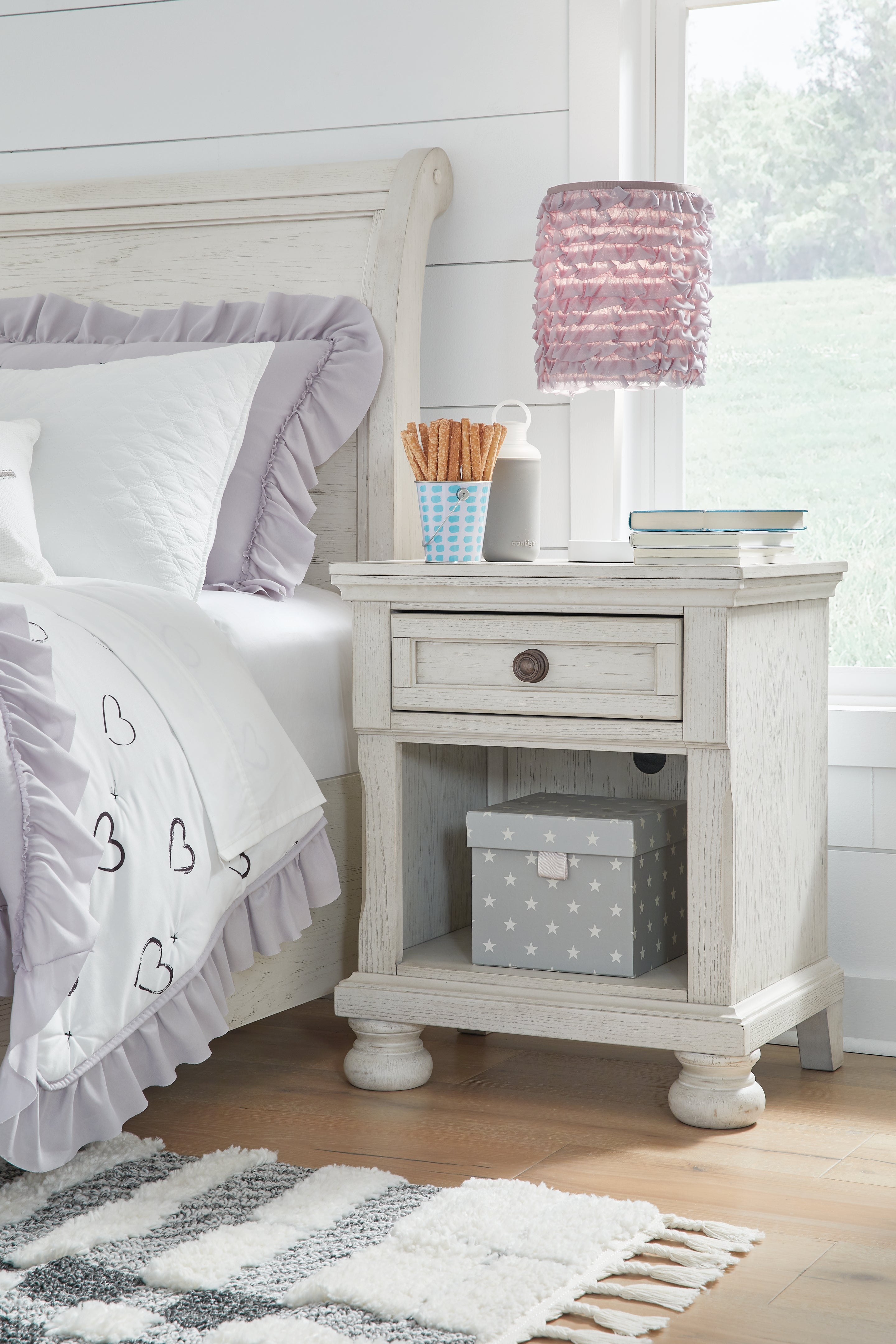 Elite Furniture Outlet - Ashley Furniture - Robbinsdale Bedroom - One Drawer Night Stand / Antique White - B742-91