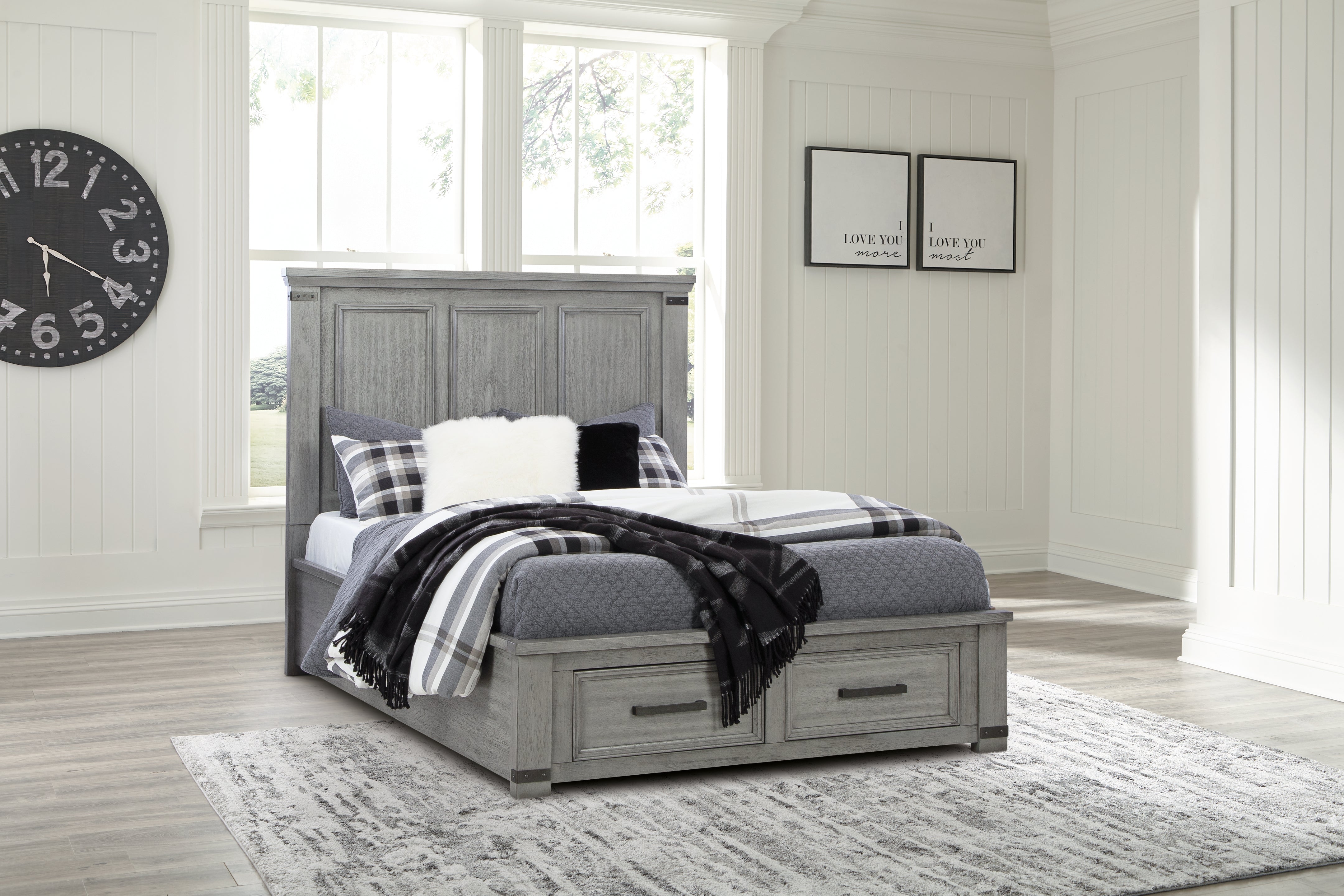 Elite Furniture Outlet - Ashley Furniture - Russelyn Bedroom - Queen Storage Bed / Gray - B772B3