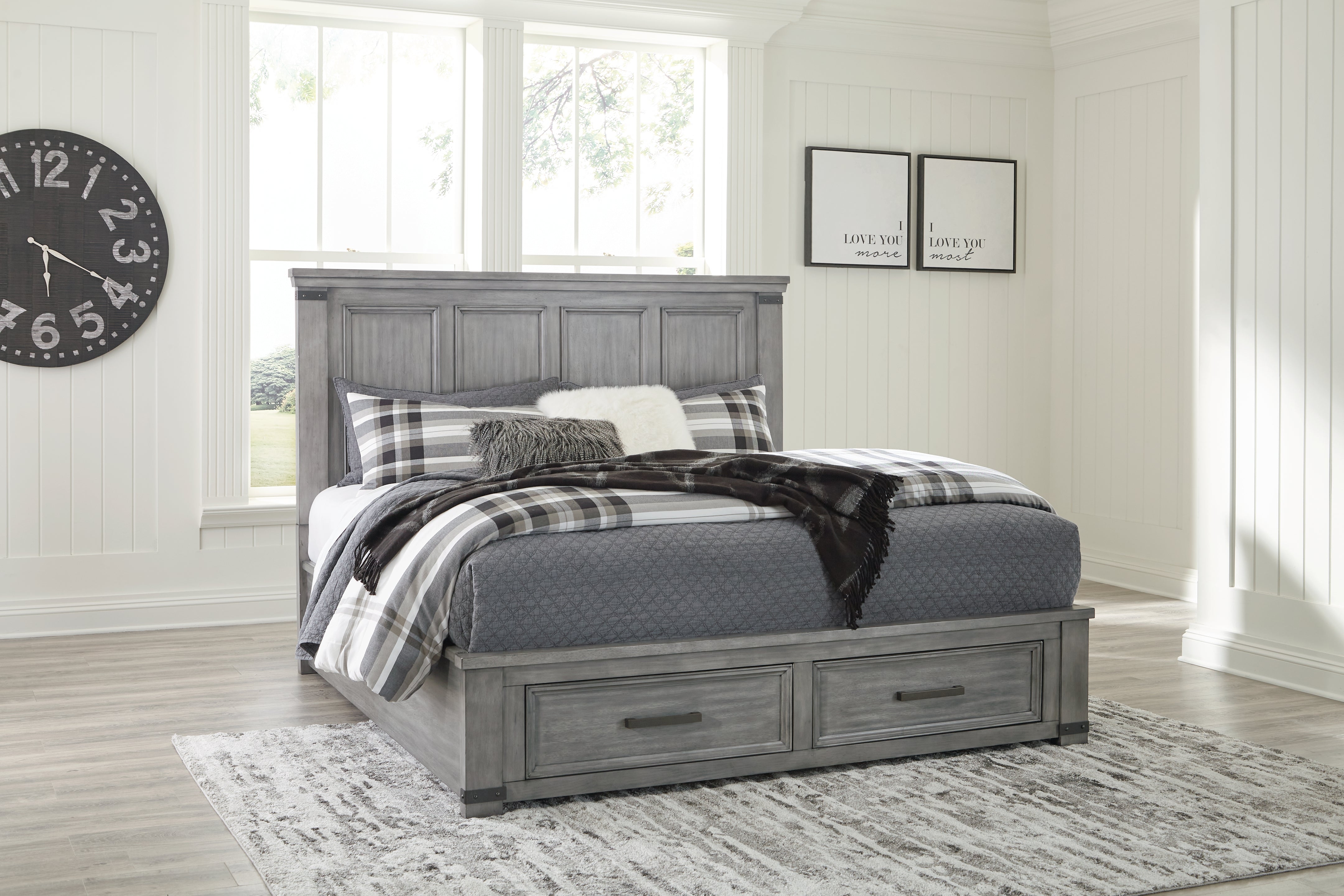 Elite Furniture Outlet - Ashley Furniture - Russelyn Bedroom - King Storage Bed / Gray - B772B8