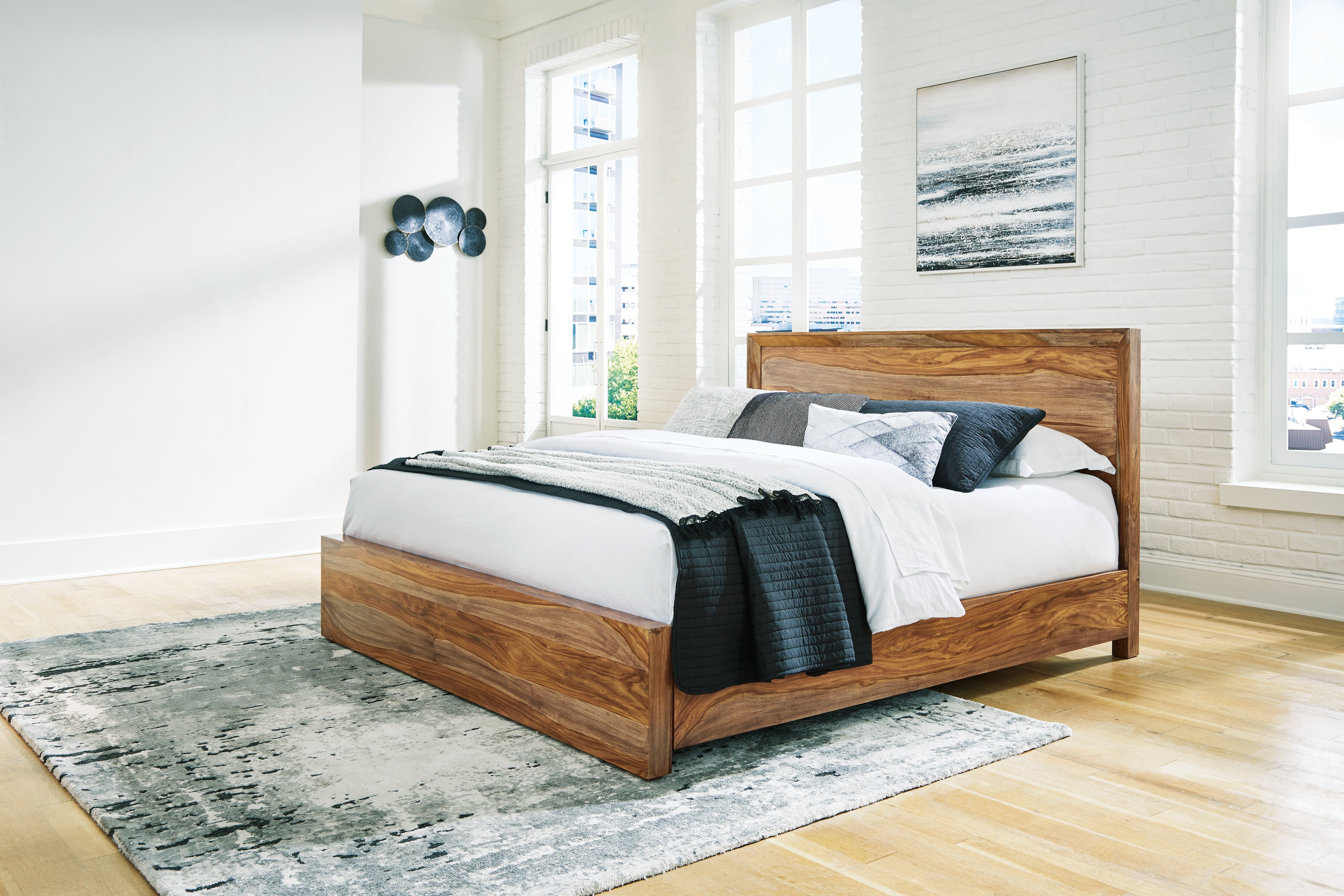 Elite Furniture Outlet - Ashley Furniture - Dressonni Bedroom - King Panel Bed / Brown - B790B4