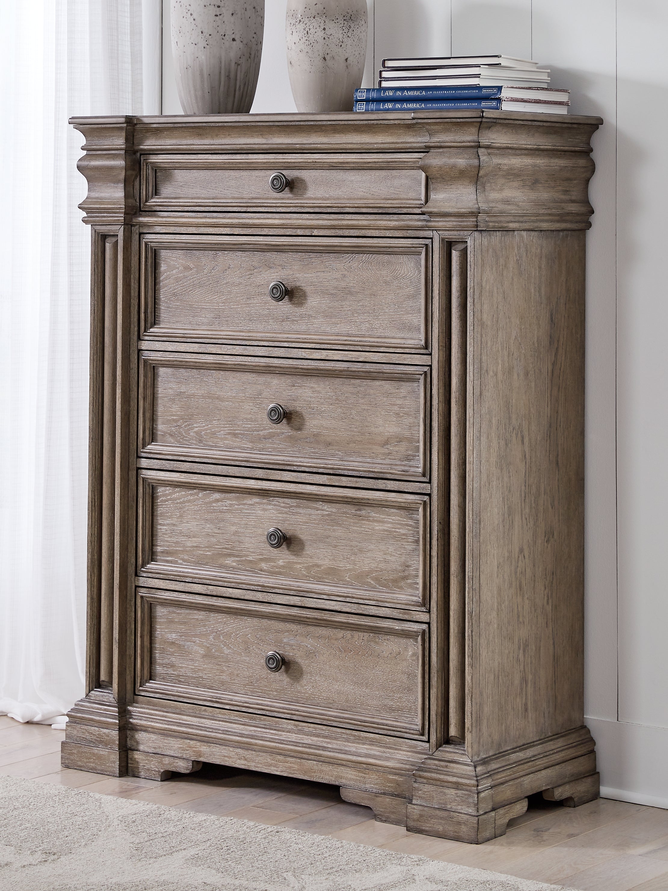 Elite Furniture Outlet - Ashley Furniture - Blairhurst Bedroom - Five Drawer Chest / Light Grayish Brown - B916-46
