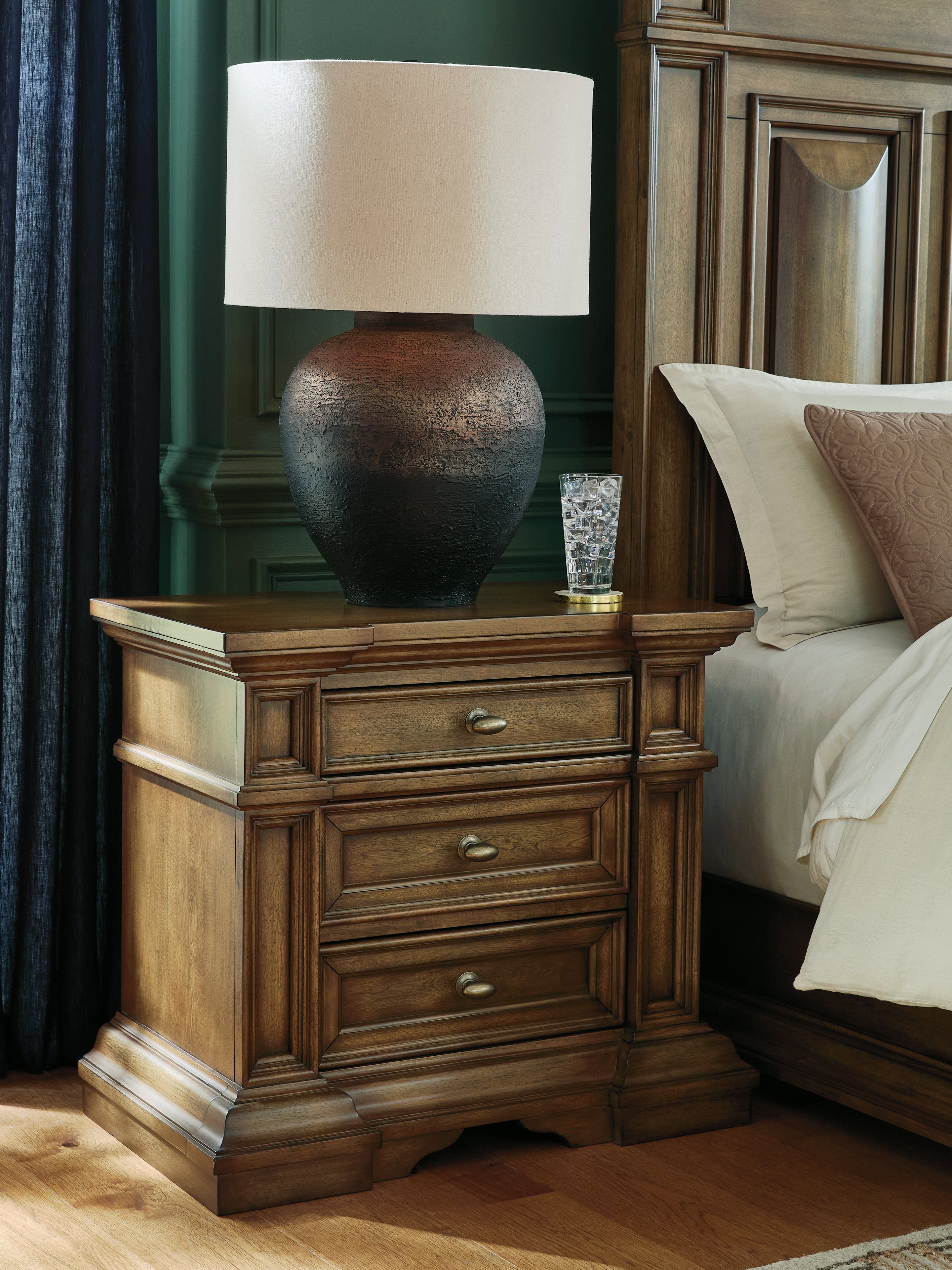 Elite Furniture Outlet - Ashley Furniture - Frantanna Bedroom - Three Drawer Night Stand / Brown - PCB949-93