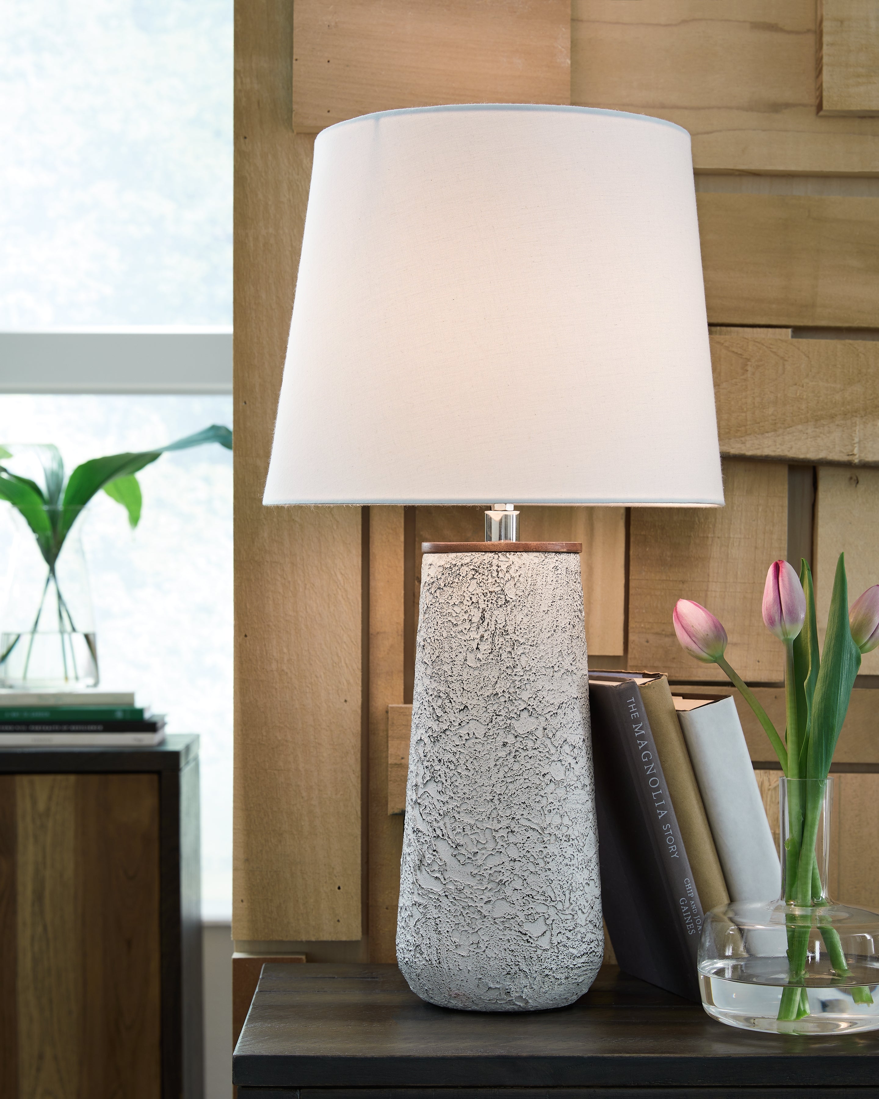 Elite Furniture Outlet - Ashley Furniture - Chaston Lighting - Metal Table Lamp (Set of 2) / Antique White - L204464