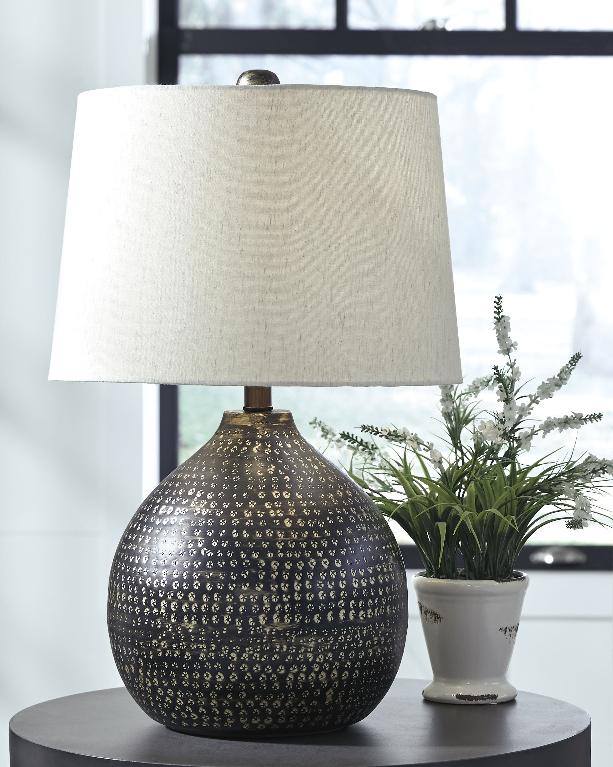 Elite Furniture Outlet - Ashley Furniture - Maire Lighting - Table Lamp (Set of 2) / Black/Gold Finish - L207294X2