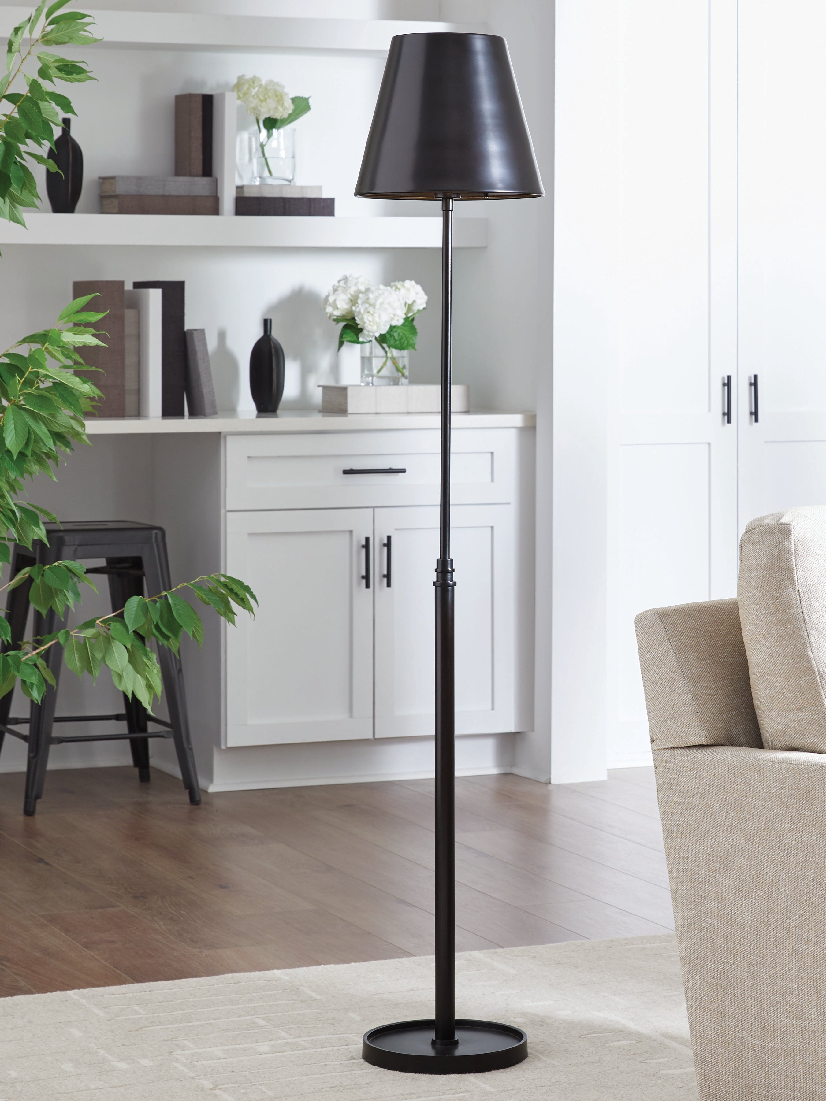 Elite Furniture Outlet - Ashley Furniture - Wimner Lighting - Metal Floor Lamp (1/CN) / Antique Bronze Finish - L208461