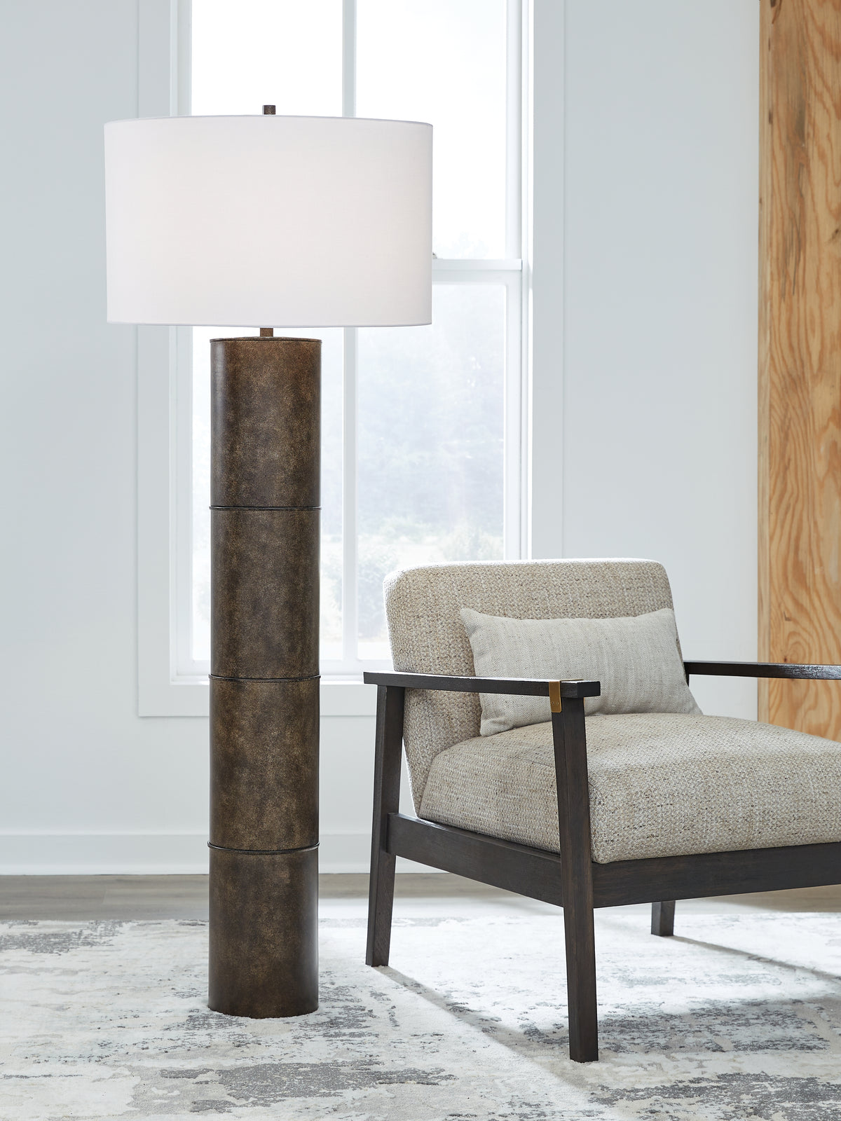 Elite Furniture Outlet - Ashley Furniture - Jebson Lighting - Metal Floor Lamp (1/CN) / Dark Bronze Finish - L235791