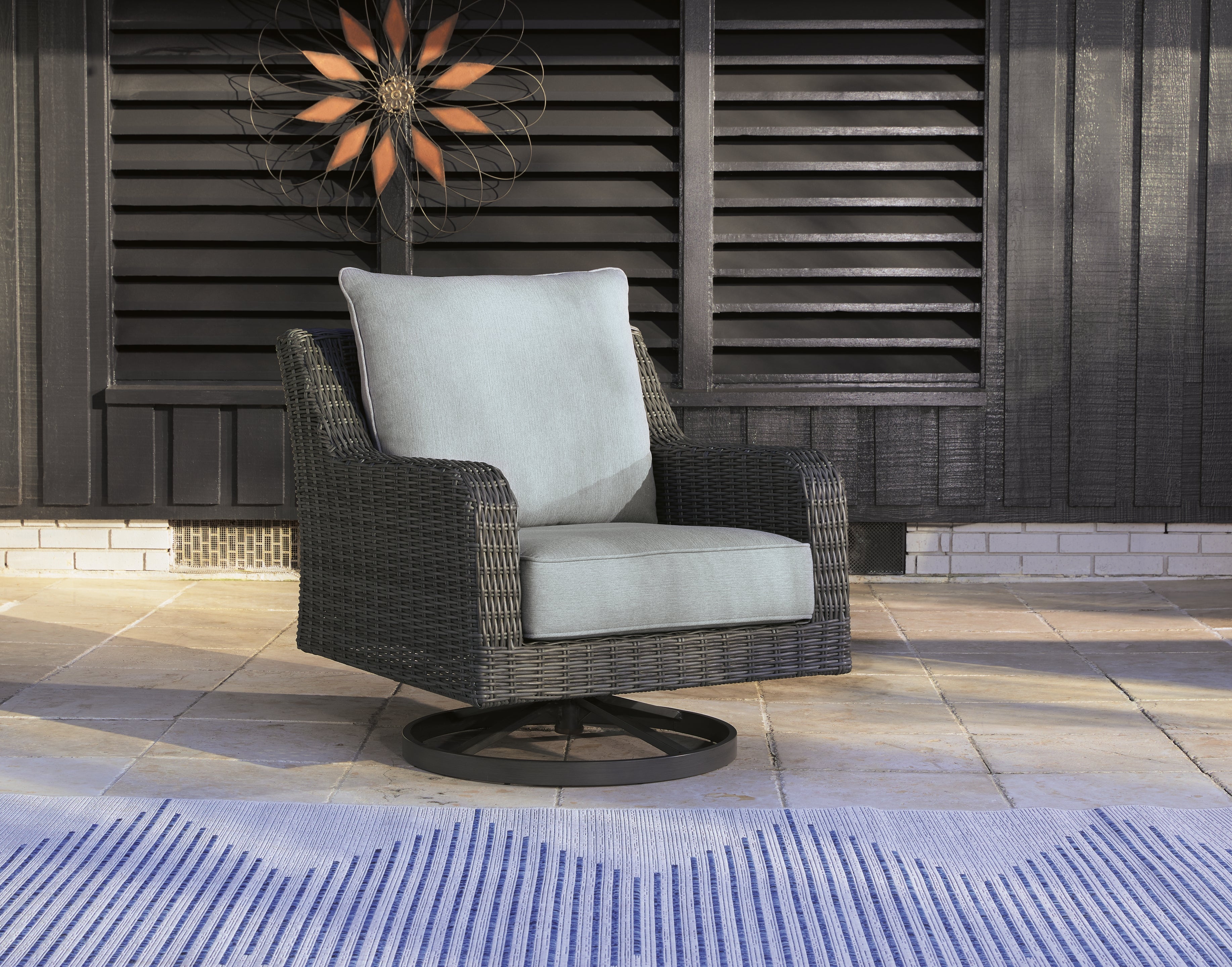 Elite Furniture Outlet - Ashley Furniture - Elite Park Outdoor - Swivel Lounge w/ Cushion / Gray - P518-821
