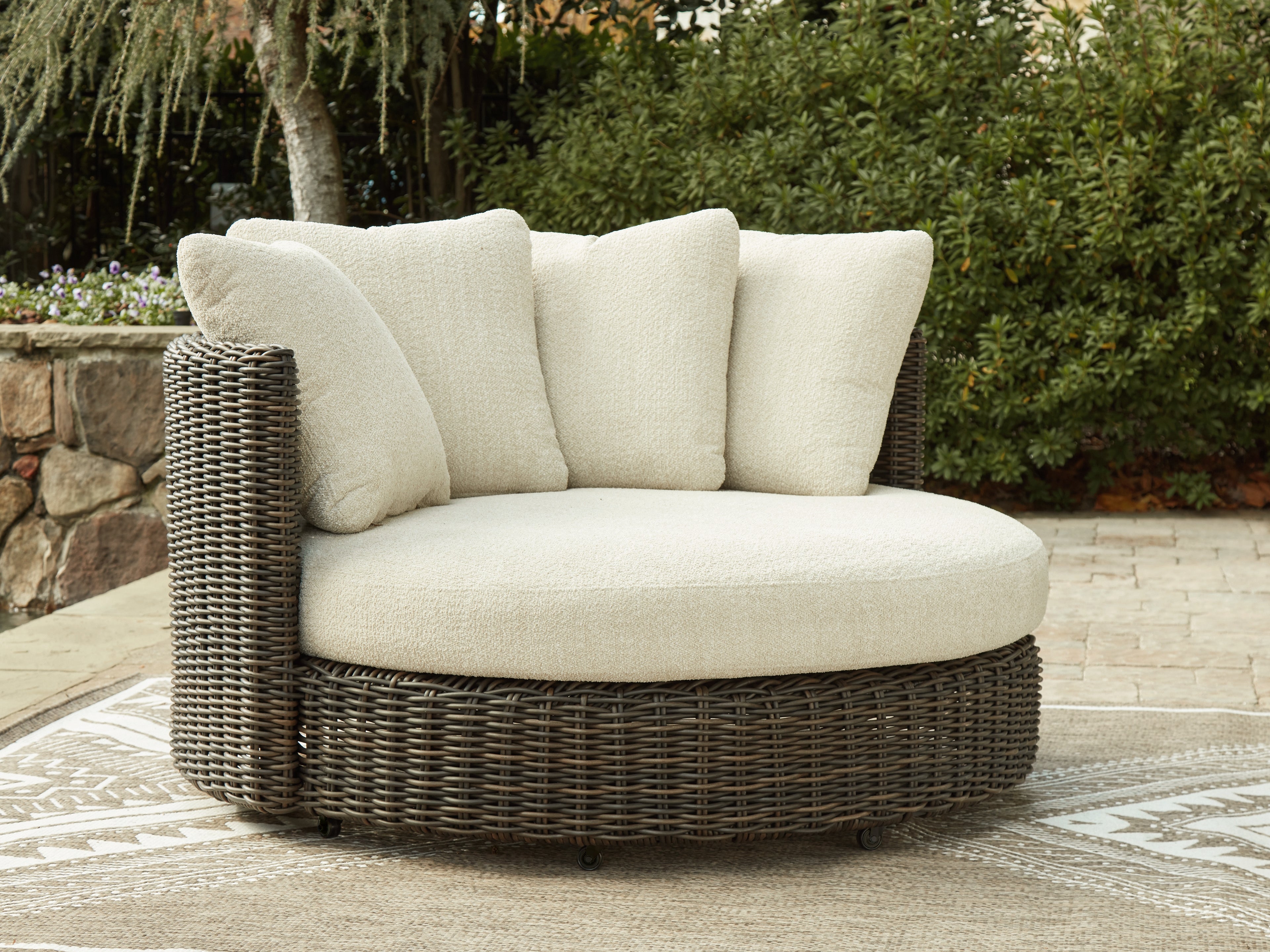 Elite Furniture Outlet - Ashley Furniture - Kimora Outdoor - Swivel Lounge Chair w/Cushion / Beige/Dark Brown - P711-810