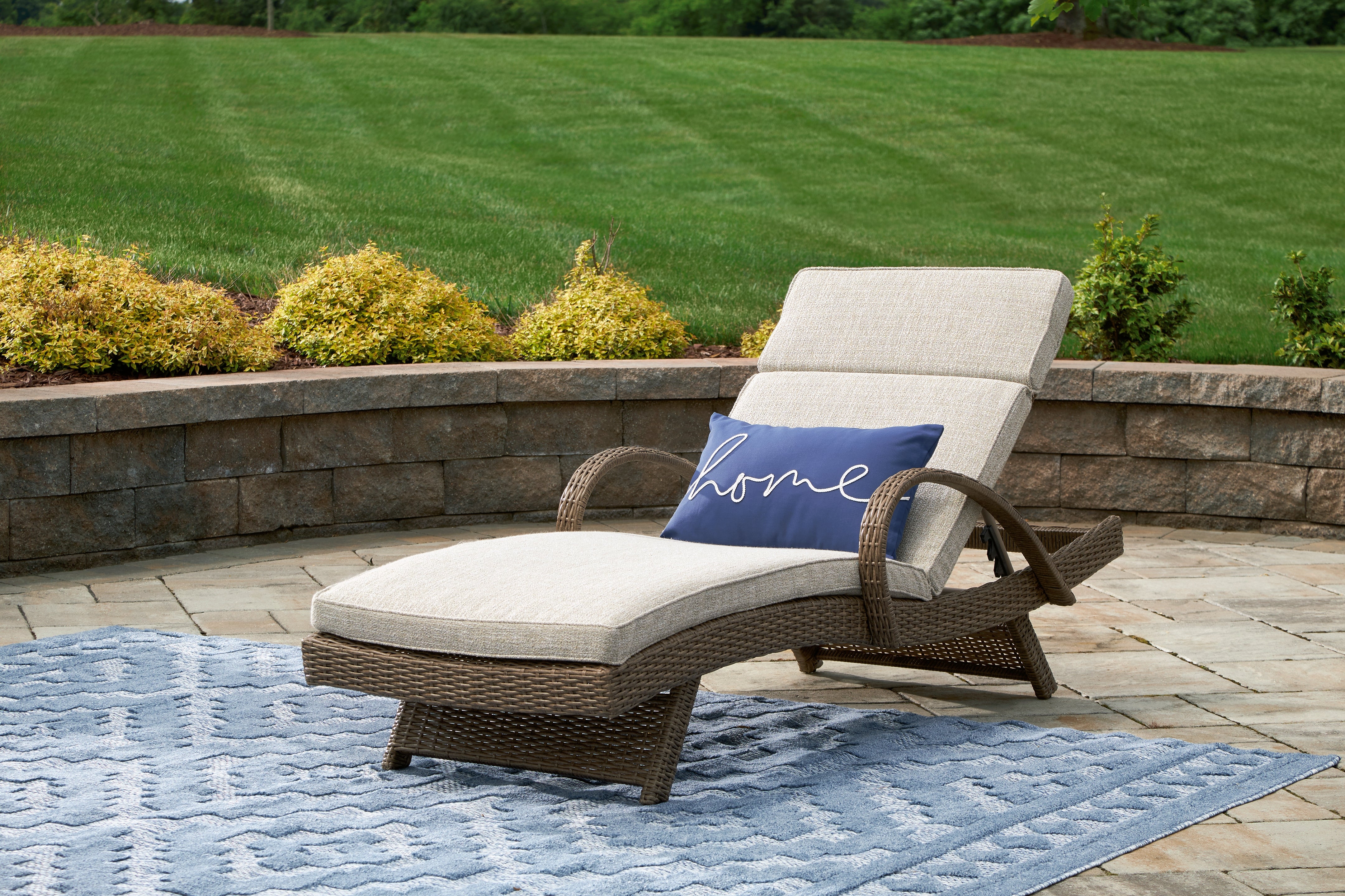 Elite Furniture Outlet - Ashley Furniture - Beachcroft Outdoor - Chaise Lounge with Cushion / Beige - P791-815