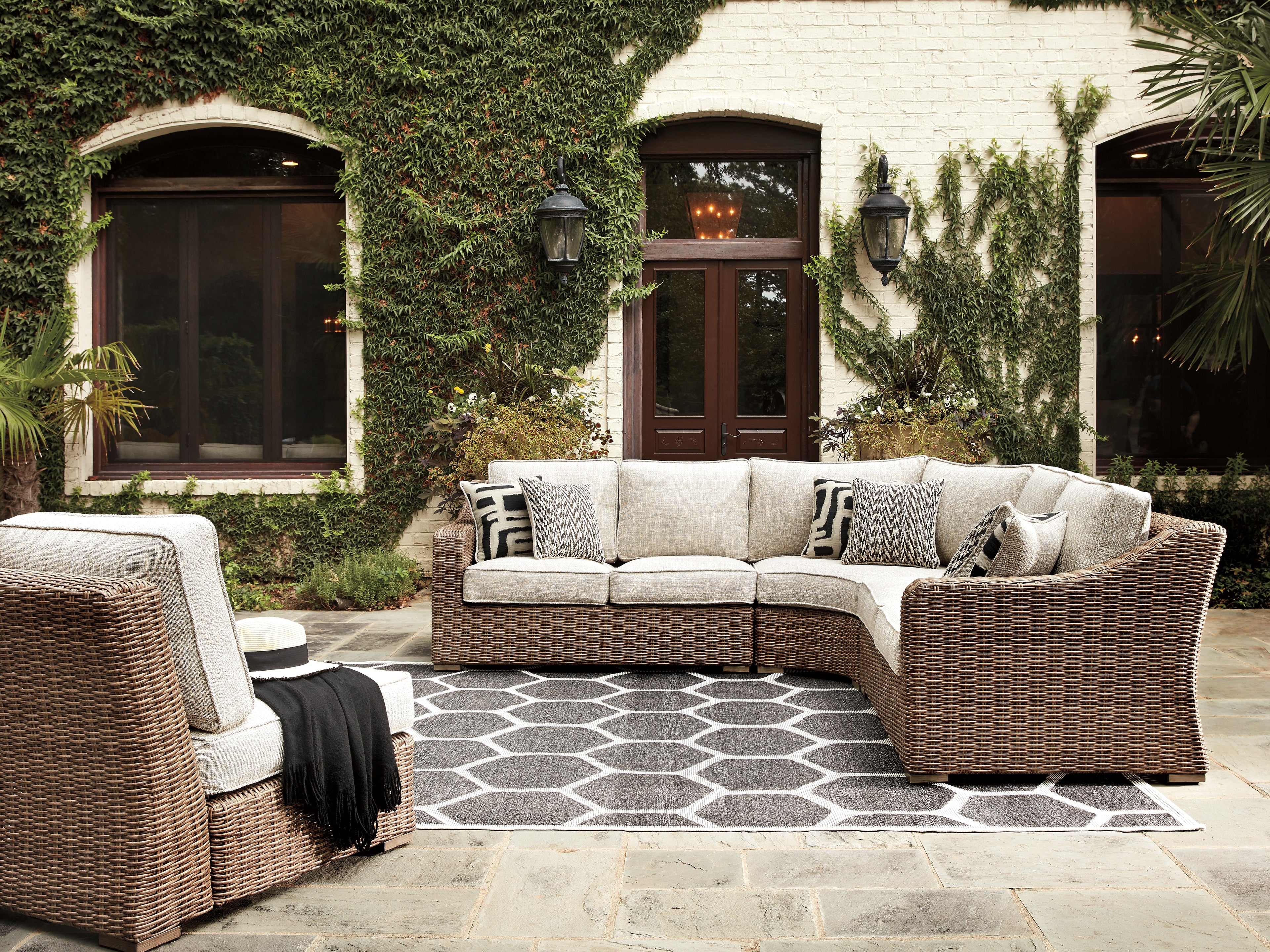 Elite Furniture Outlet - Ashley Furniture - Beachcroft Outdoor - 5-Piece Outdoor Seating Set / Beige - P791P8