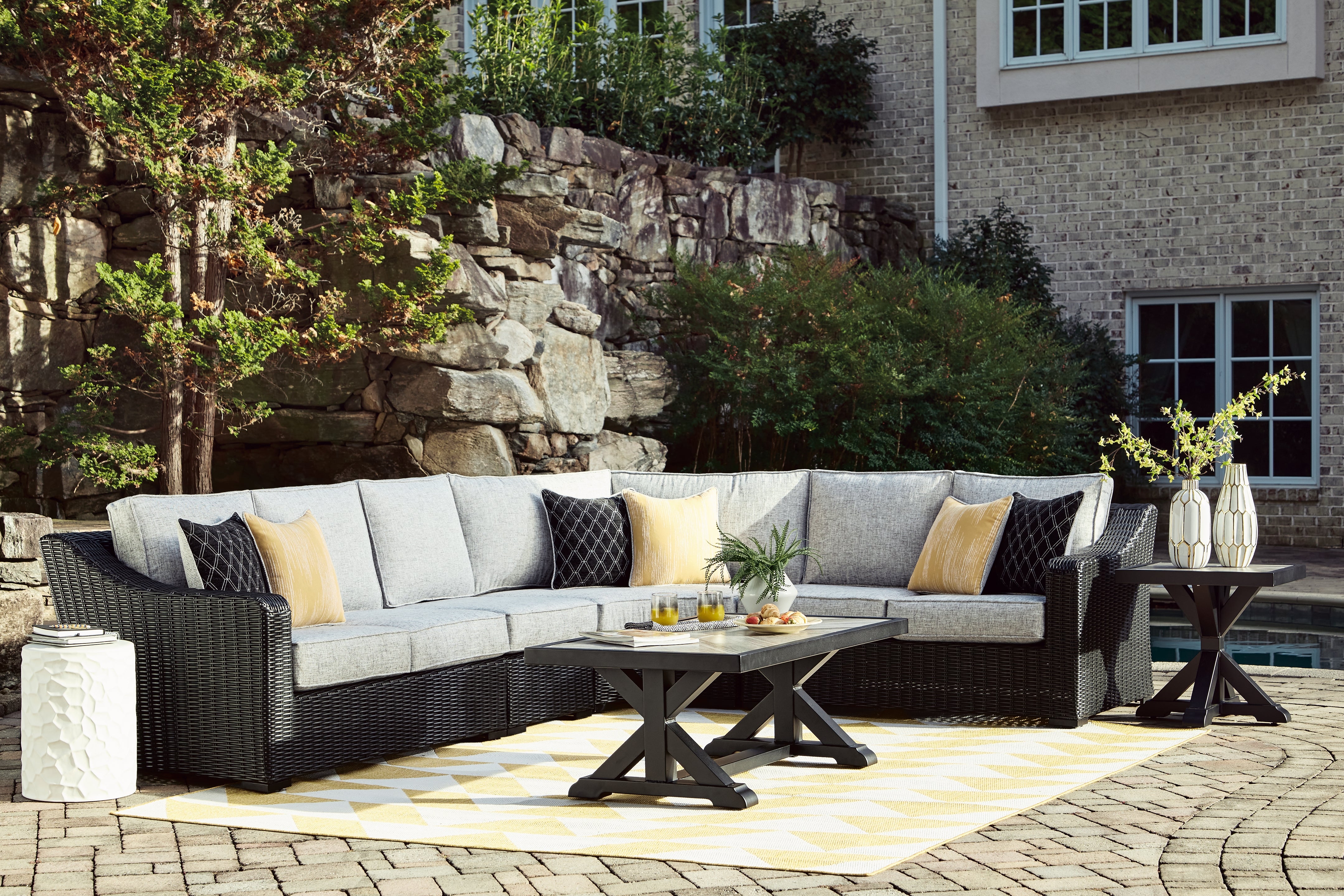 Elite Furniture Outlet - Ashley Furniture - Beachcroft Outdoor - 4-Piece Outdoor Sectional / Black/Light Gray - P792P2