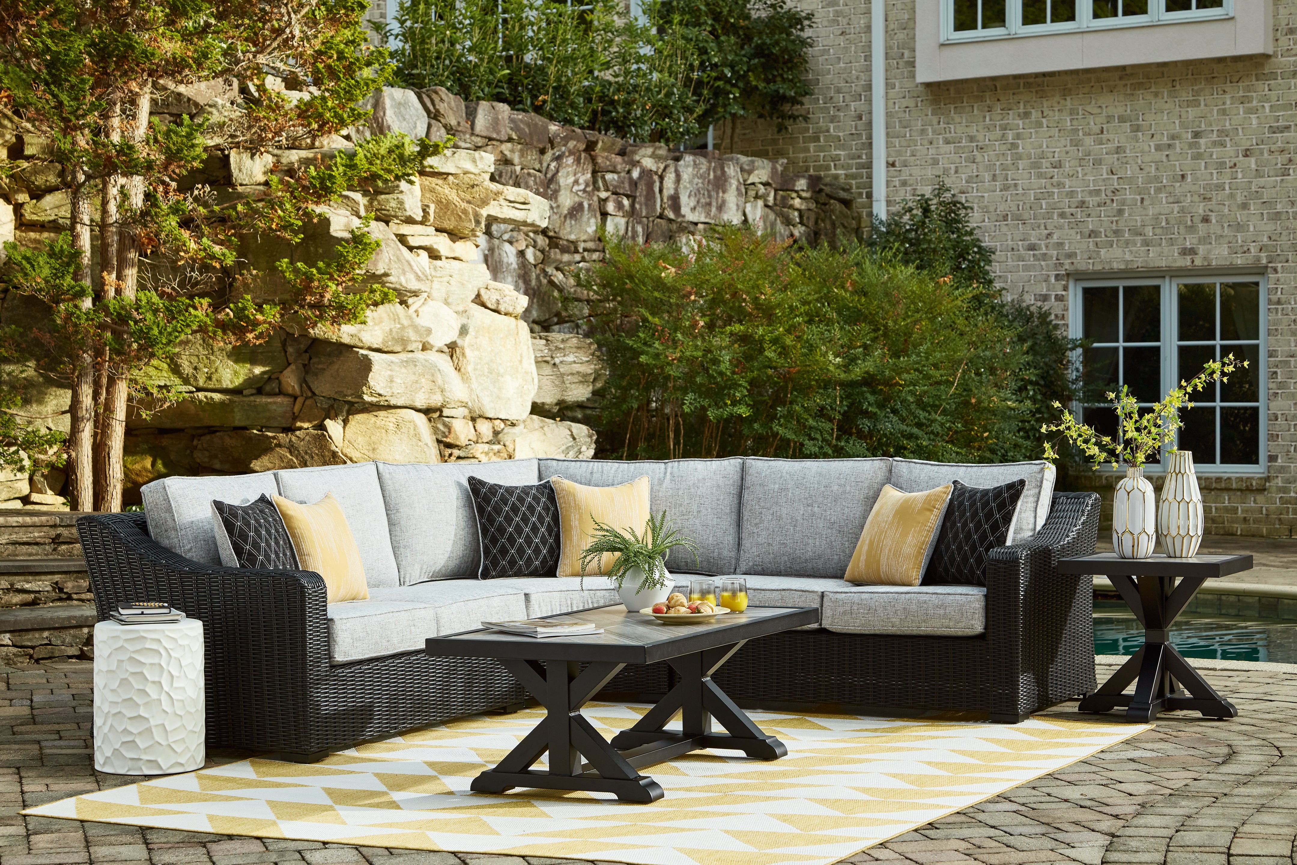 Elite Furniture Outlet - Ashley Furniture - Beachcroft Outdoor - 3-Piece Outdoor Sectional / Black/Light Gray - P792P1