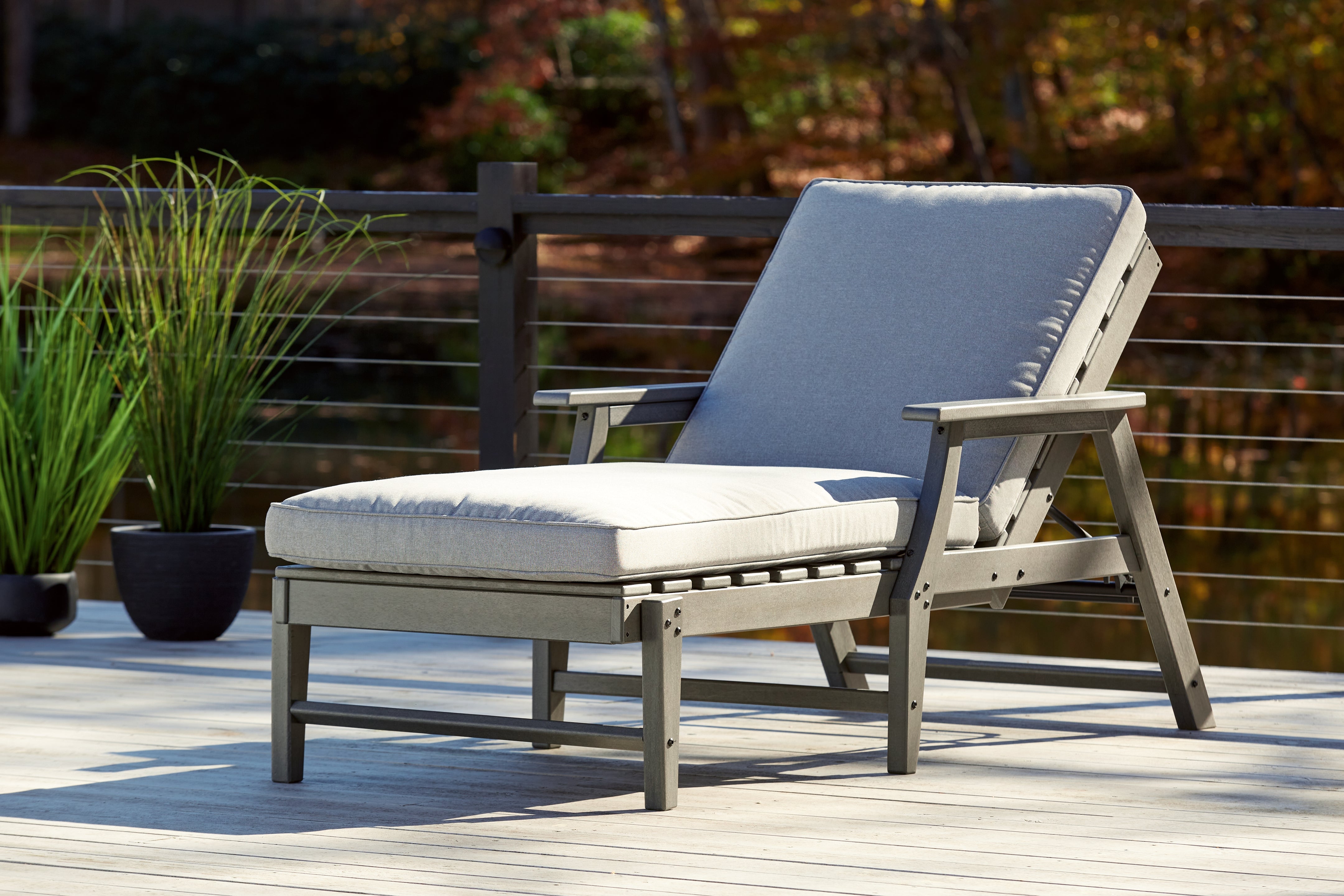 Elite Furniture Outlet - Ashley Furniture - Visola Outdoor - Chaise Lounge with Cushion / Gray - P802-815